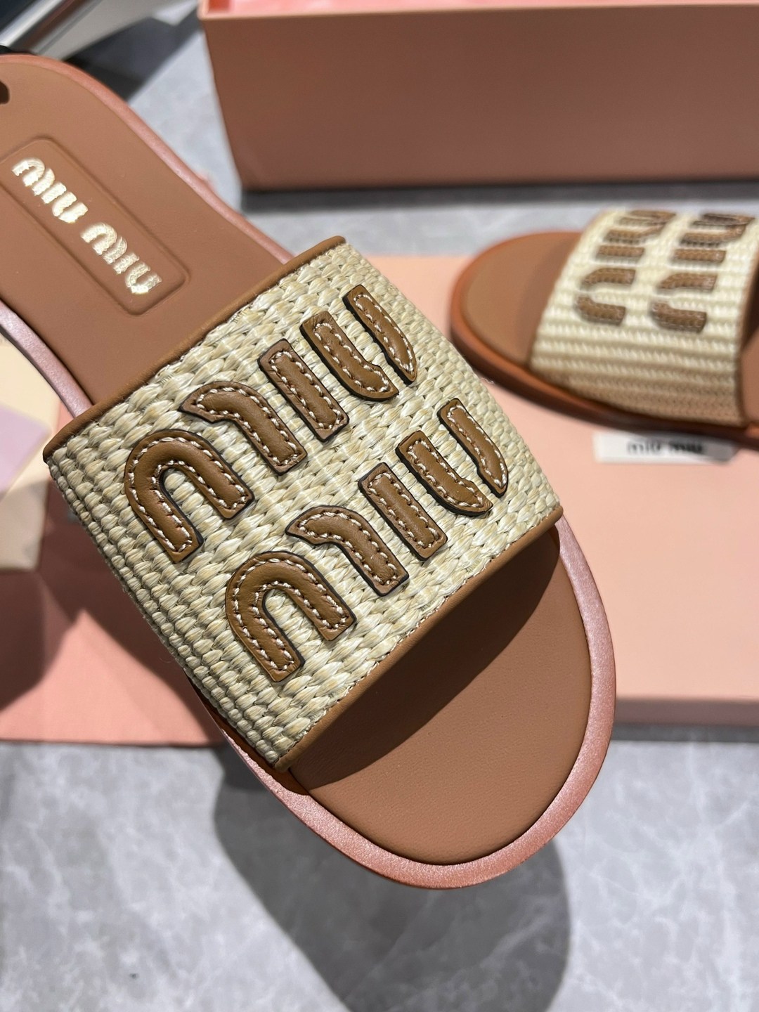 шлепанцы miu miu,женские шлепанцы,,шлепанцы модные,женские шлепки