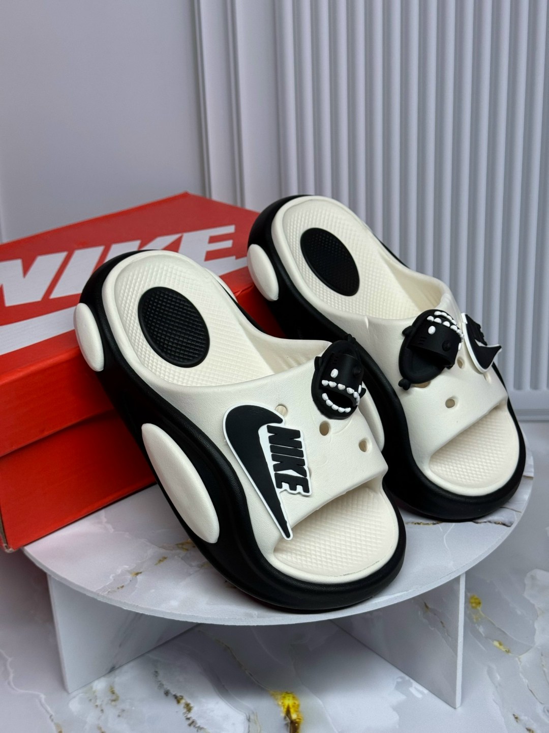 шлепанцы летние домашние изики сланцы пляжные nike,шлепанцы nike,шлепанцы летние домашние изики сланцы пляжные nike цвет черный, молочный,шлепанцы летние домашние изики сланцы пляжные nike 213136708,ш