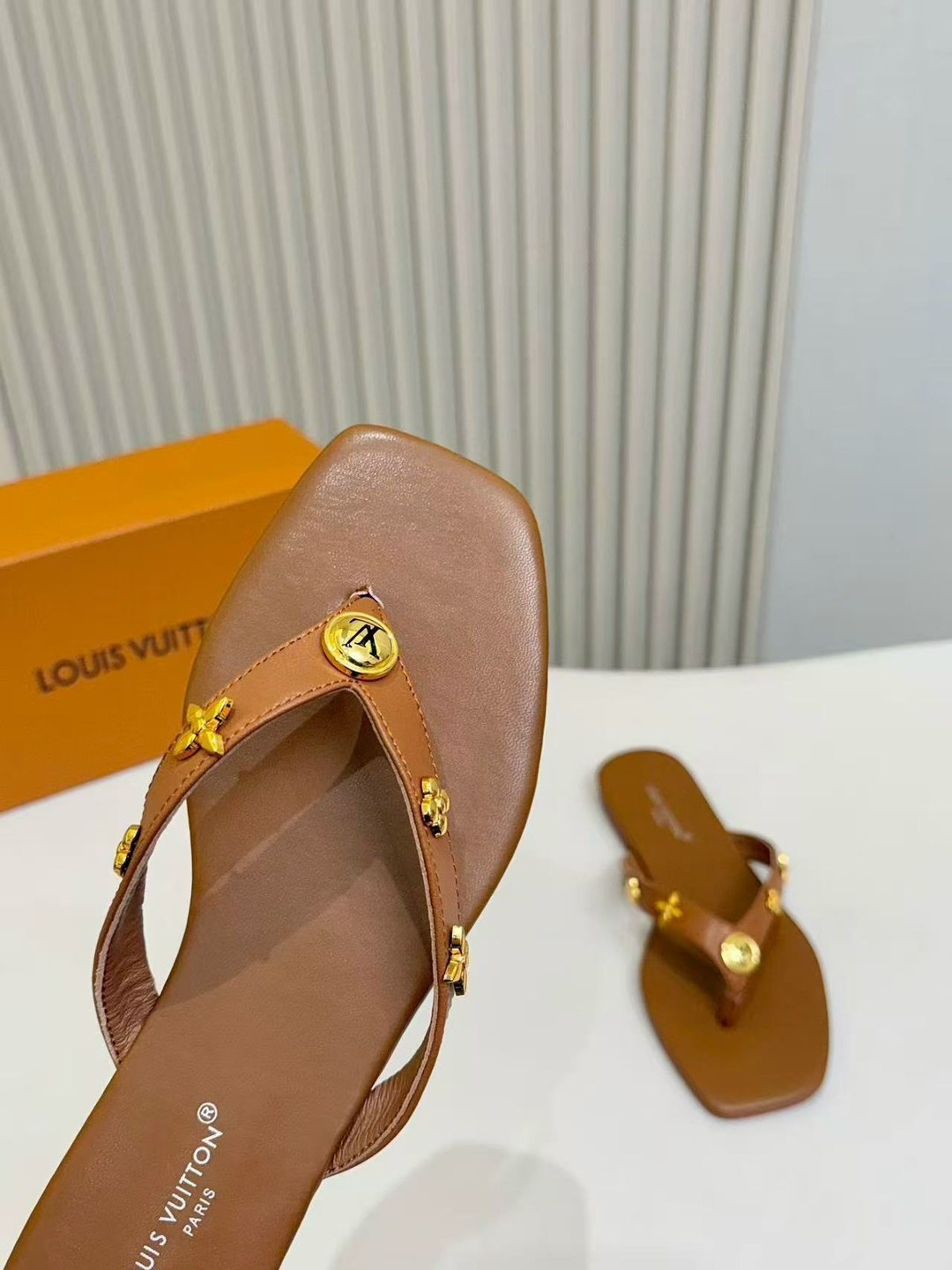 louis vuitton шлепанцы,шлепанцы louis vuitton premium белые,шлепанцы женские брендовые louis vuitton premium белые,сабо женские louis vuitton,шлепанцы женские луи виттон