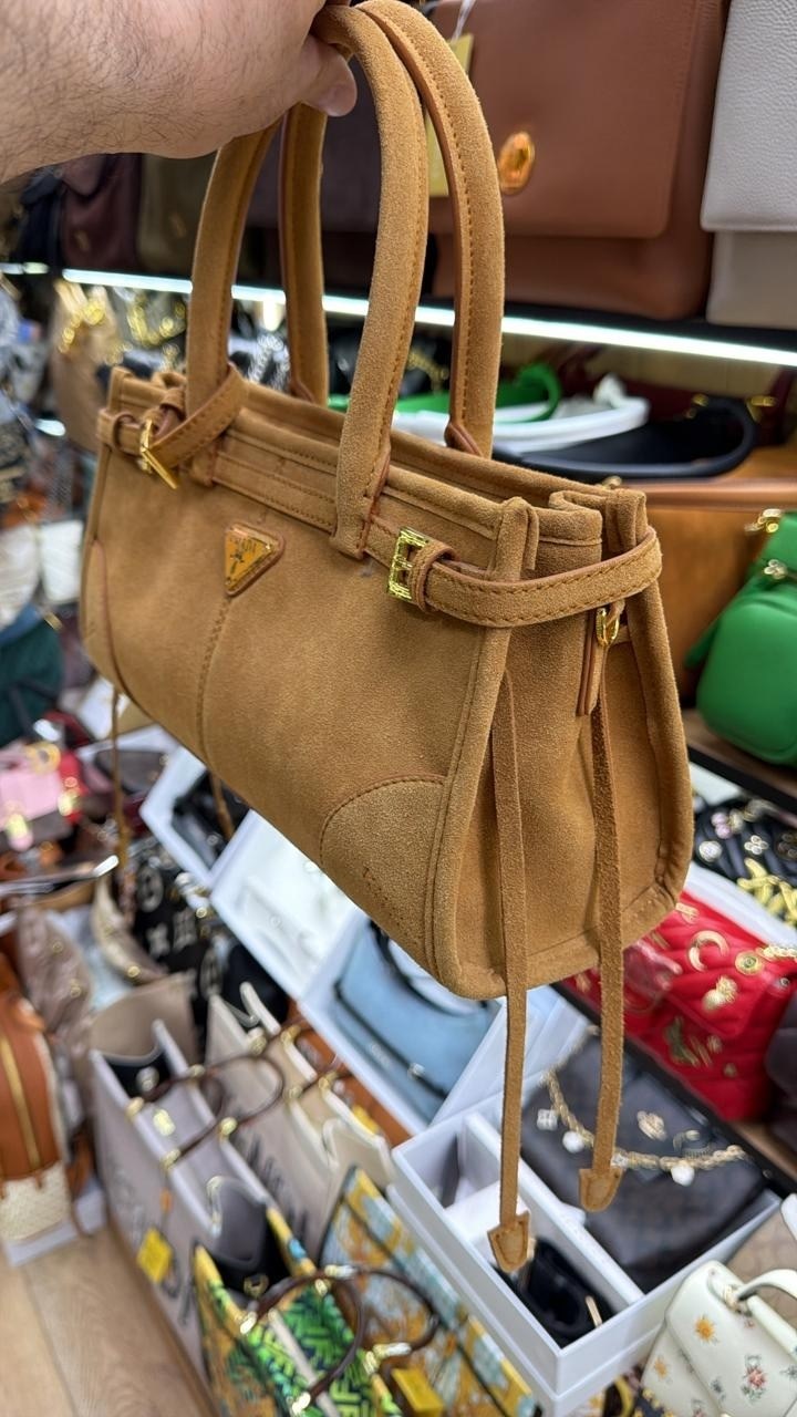 сумка prada,модная сумка,замшевая сумка,сумка женская,женская сумка из замши prada bonnie medium коричневая