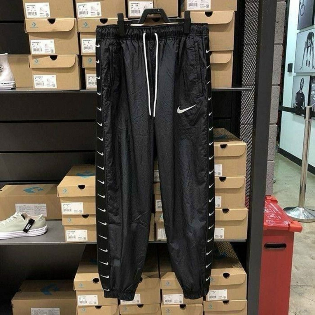 спортивные штаны nike,спортивные штаны,брюки nike sportswear swoosh pants woven,брюки спортивные nike,спортивные брюки джоггеры летние