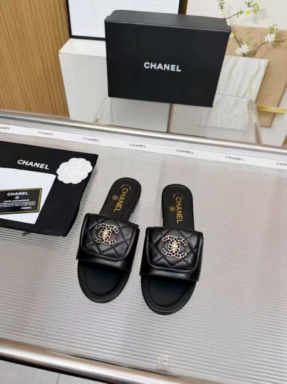 шлепанцы chanel,шлепанцы женский chanel,тапочки женские chanel,тапочки chanel,черные кожаные шлепки chanel