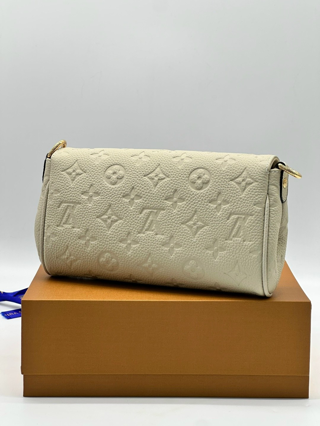 сумка женская louis vuitton,сумка louis vuitton,сумка луи виттон маленькая,брендовая светло-бежевая женская сумка louis vuitton pochette metis,клатч