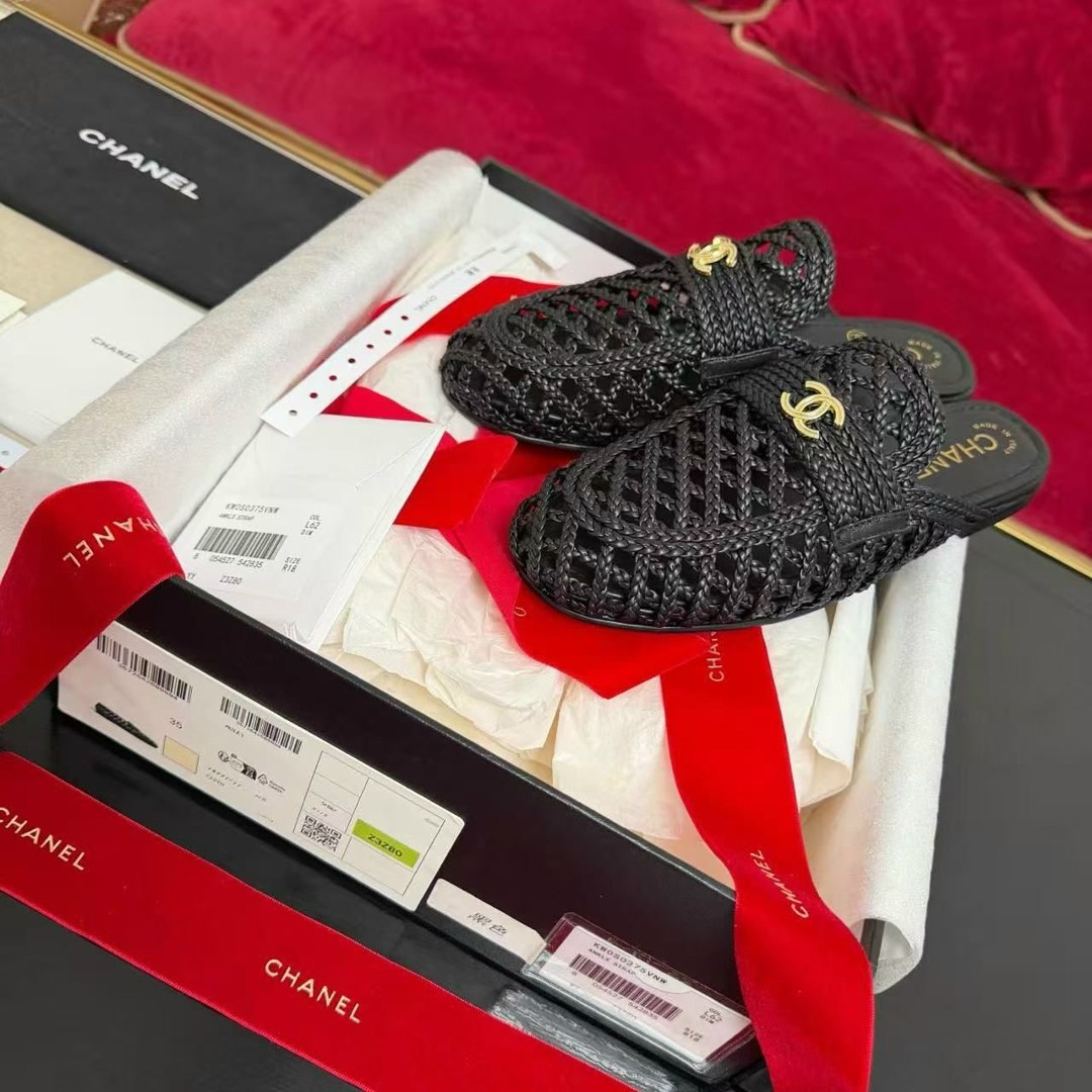 ,шлепанцы chanel,тапочки модные,шлепанцы женские,модные сандалии