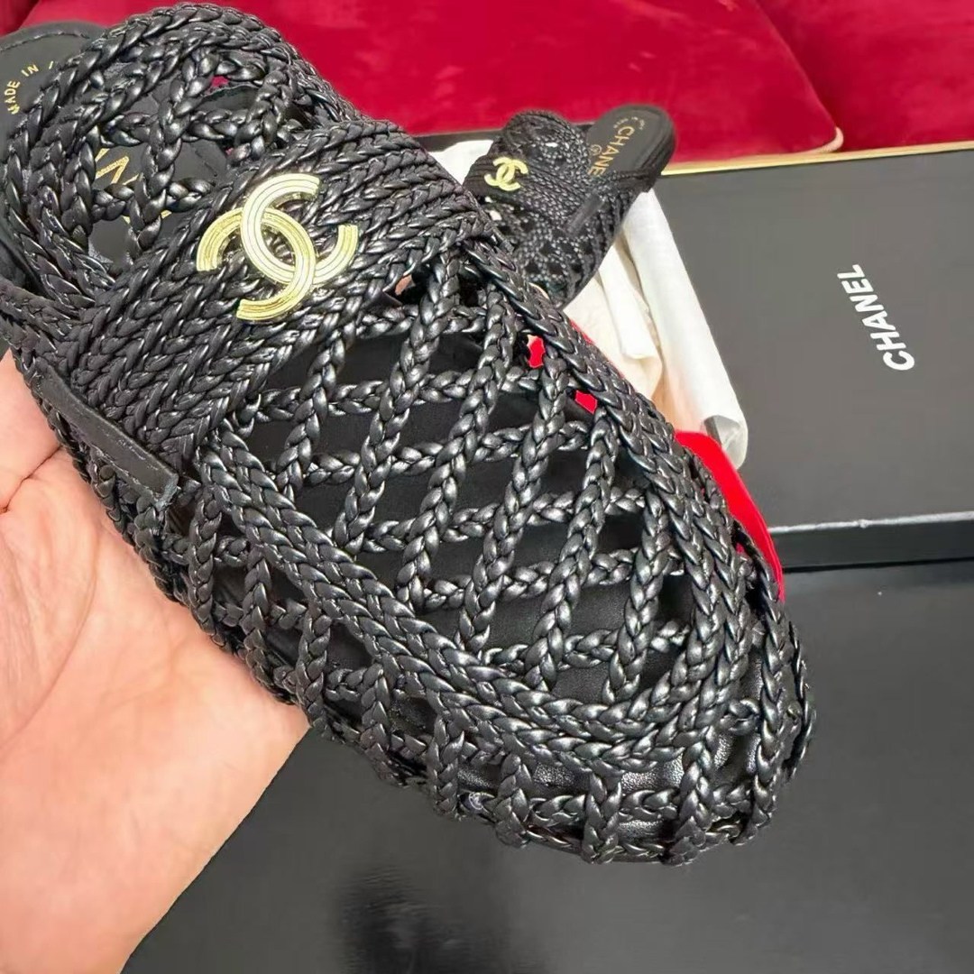 ,шлепанцы chanel,тапочки модные,шлепанцы женские,модные сандалии