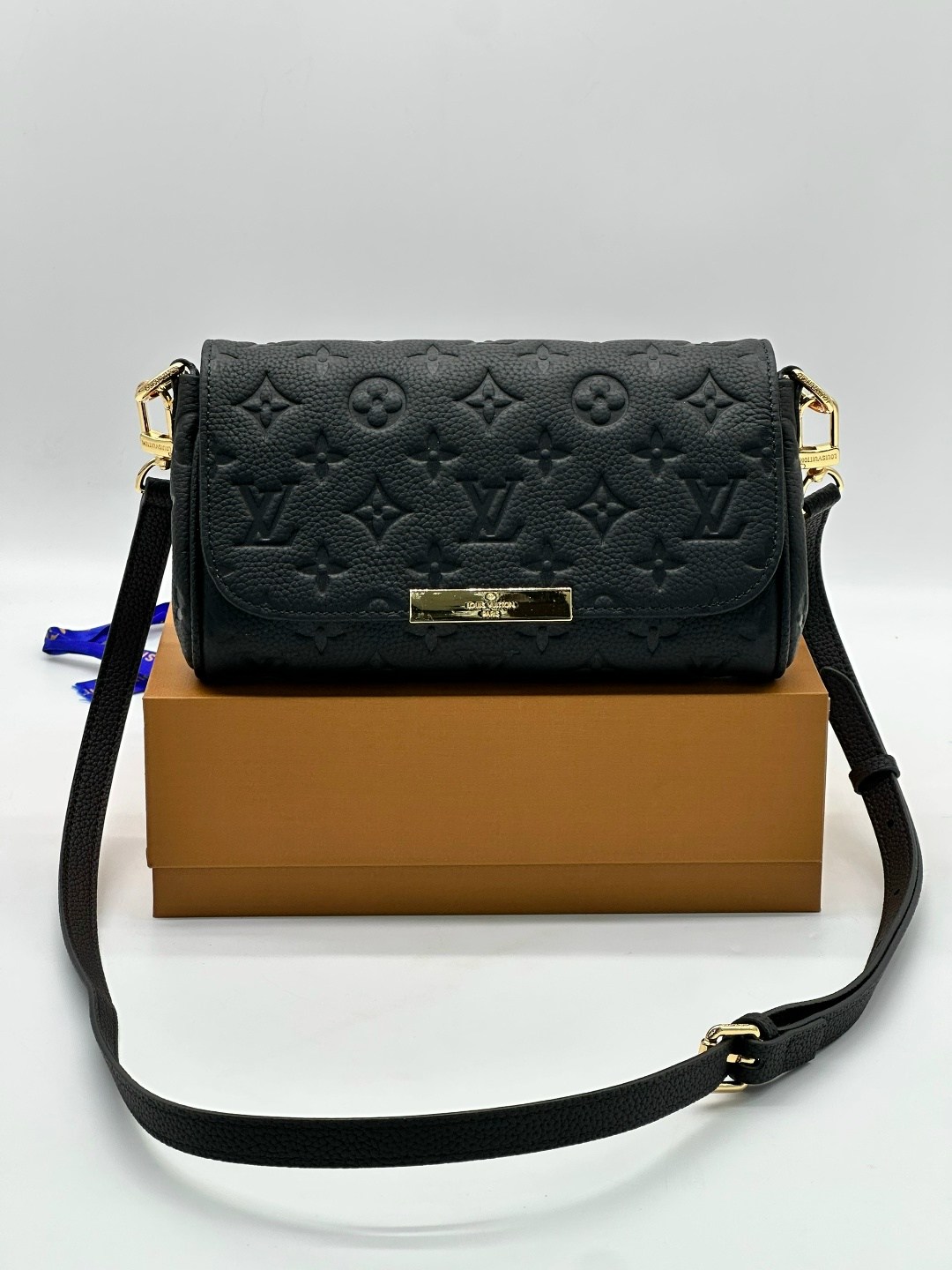 сумка женская louis vuitton,сумка louis vuitton,сумка луи виттон маленькая,брендовая светло-бежевая женская сумка louis vuitton pochette metis,клатч