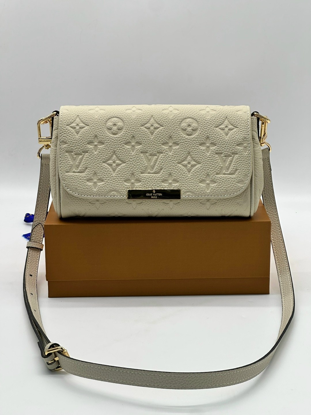 сумка женская louis vuitton,сумка louis vuitton,сумка луи виттон маленькая,брендовая светло-бежевая женская сумка louis vuitton pochette metis,клатч