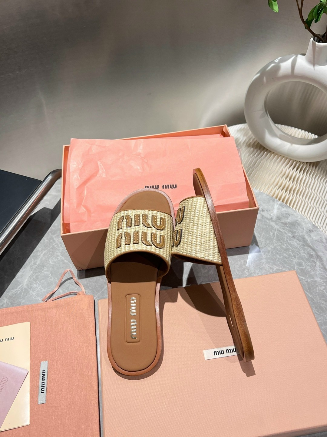 шлепанцы miu miu,женские шлепанцы,,шлепанцы модные,женские шлепки