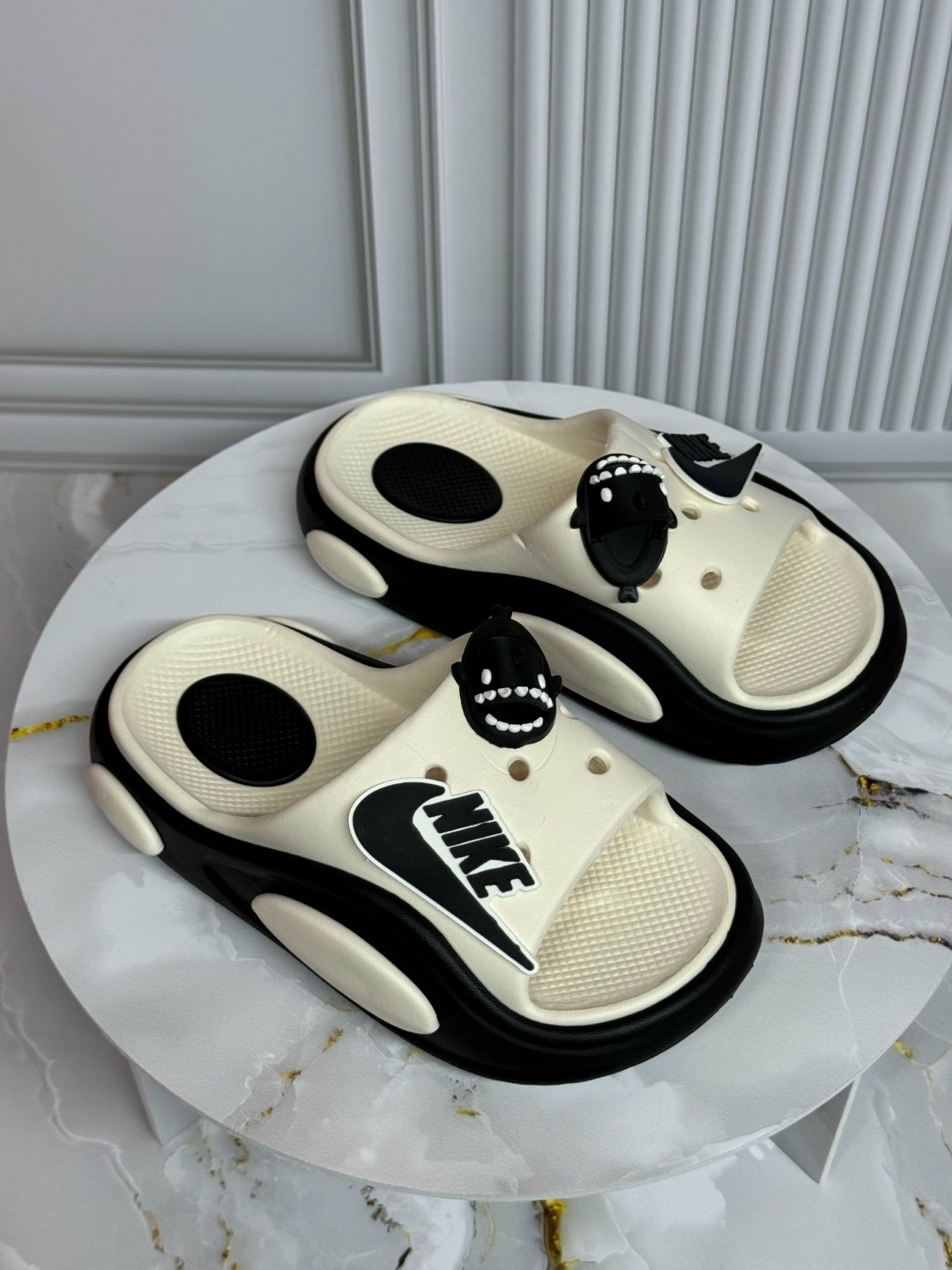 шлепанцы летние домашние изики сланцы пляжные nike,шлепанцы nike,шлепанцы летние домашние изики сланцы пляжные nike цвет черный, молочный,шлепанцы летние домашние изики сланцы пляжные nike 213136708,ш