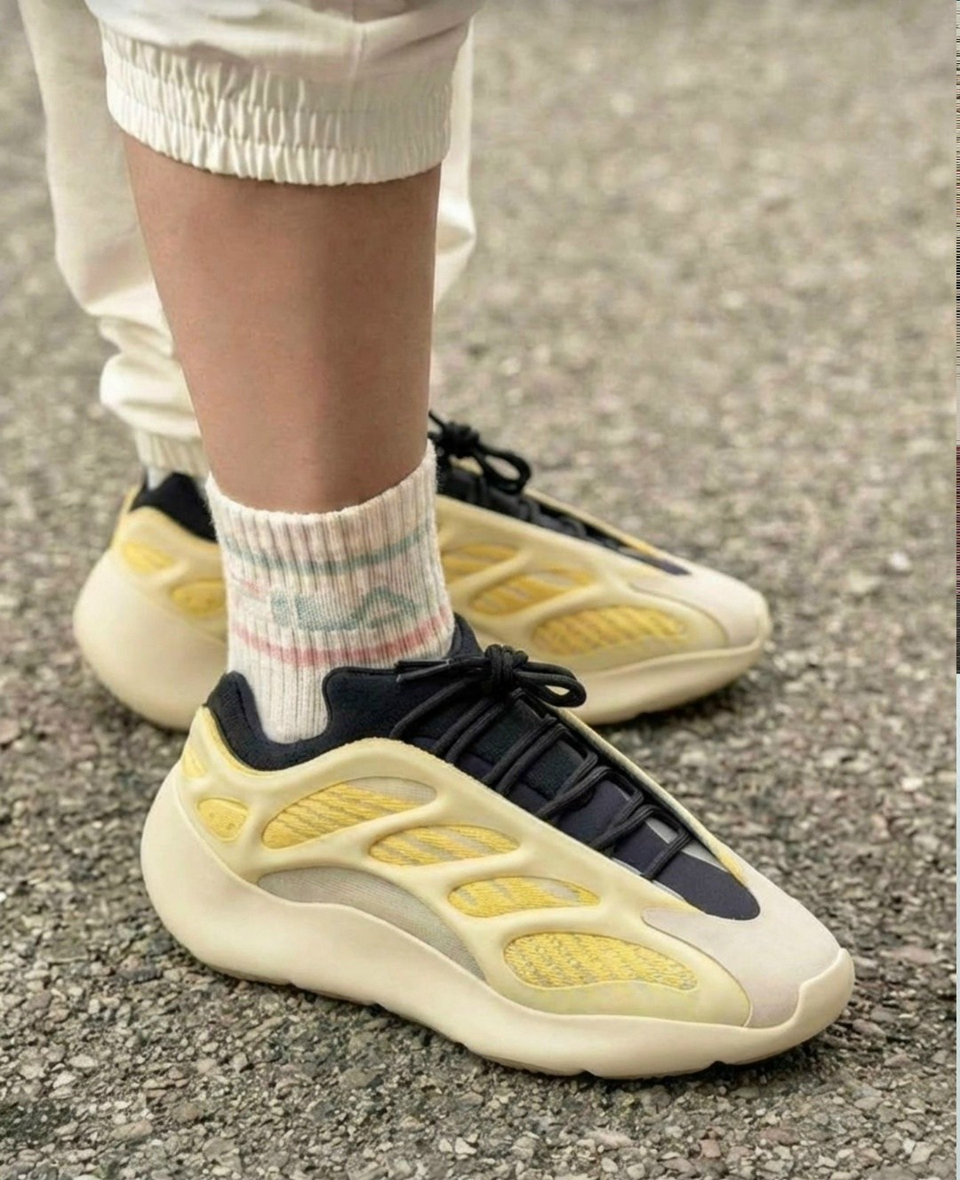 adidas yeezy boost 700 v 3,кроссовки adidas yeezy boost 700,кроссовки adidas yeezy boost 700 v3,adidas yeezy boost 700,yeezy 700 v3 kyanite
