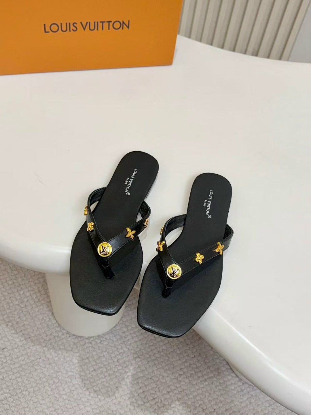 louis vuitton шлепанцы,шлепанцы louis vuitton premium белые,шлепанцы женские брендовые louis vuitton premium белые,сабо женские louis vuitton,шлепанцы женские луи виттон