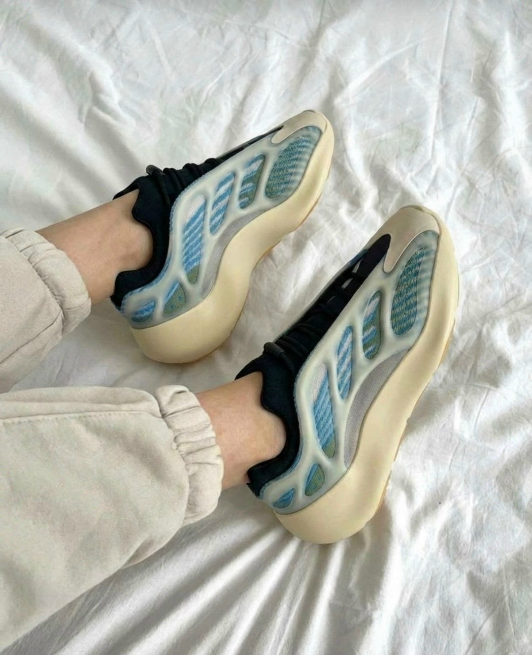 adidas yeezy boost 700 v 3,кроссовки adidas yeezy boost 700,кроссовки adidas yeezy boost 700 v3,adidas yeezy boost 700,yeezy 700 v3 kyanite