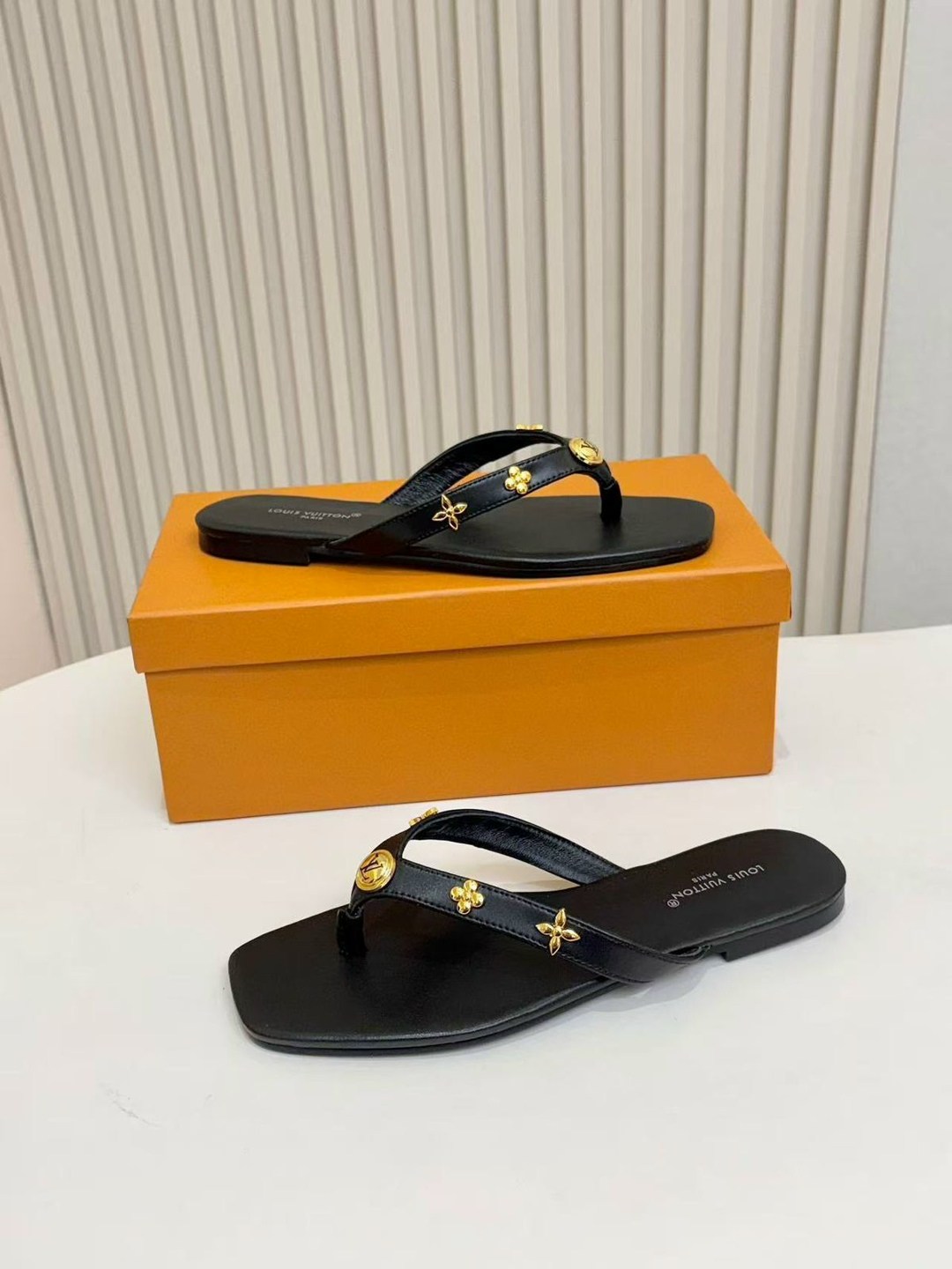 louis vuitton шлепанцы,шлепанцы louis vuitton premium белые,шлепанцы женские брендовые louis vuitton premium белые,сабо женские louis vuitton,шлепанцы женские луи виттон