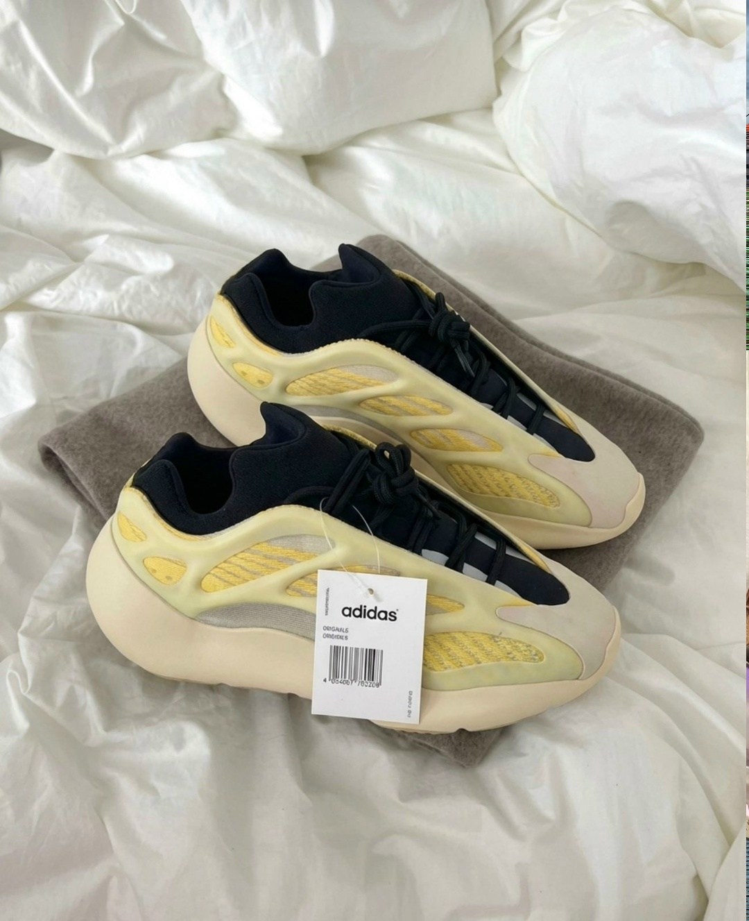 adidas yeezy boost 700 v 3,кроссовки adidas yeezy boost 700,кроссовки adidas yeezy boost 700 v3,adidas yeezy boost 700,yeezy 700 v3 kyanite