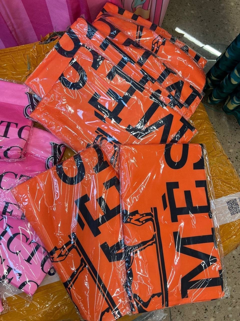брендовое универсальное полотенце victoria secret,полотенце victoria's secret,полотенце виктория сикрет пляжное victoria's,брендовые victoria's secret универсальные полотенца,пляжное полотенце виктори