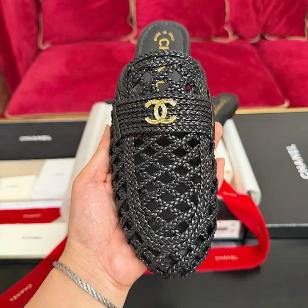 ,шлепанцы chanel,тапочки модные,шлепанцы женские,модные сандалии