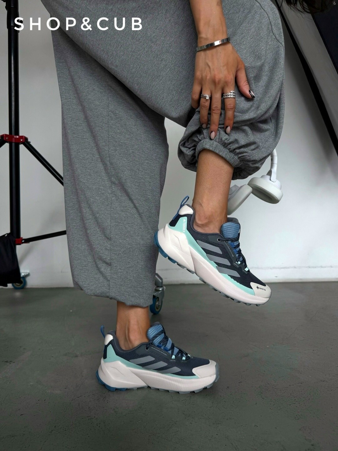 женские кроссовки adidas,кроссовки,кроссовки женскиe,стильные кроссовки,адидас озвиго женские серые