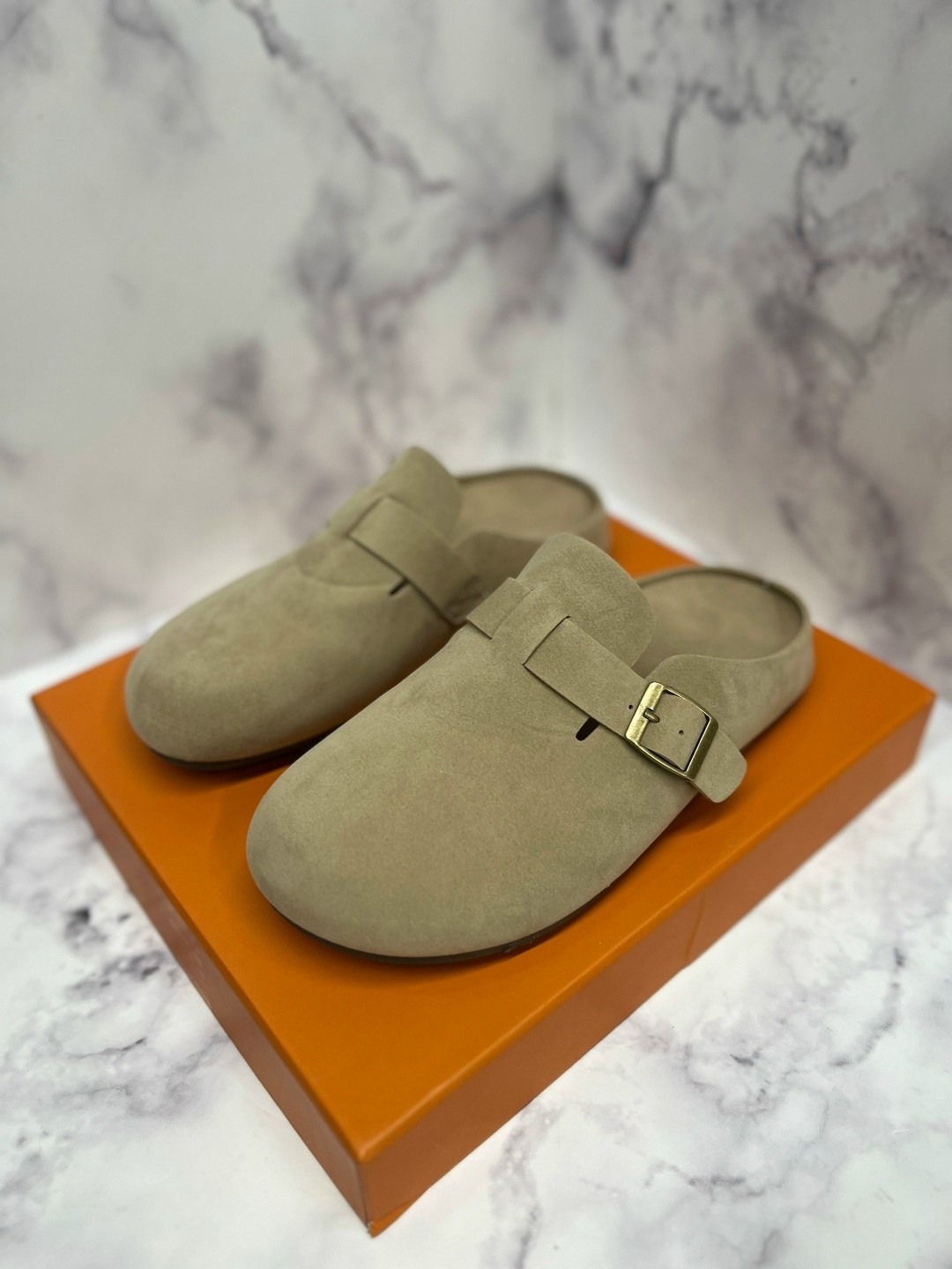,замшевые шлепанцы hermes,замшевые сабо hermes,модные шлепанцы,женские шлепанцы