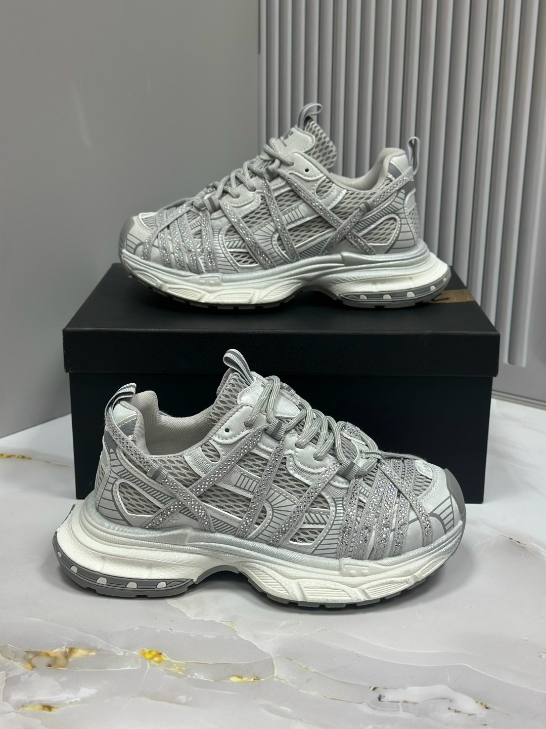 кроссовки на высокой подошве balenciaga,кроссовки balenciaga,женские кроссовки balenciaga runner серебристые,кроссовки легкие универсальные balenciaga,кроссовки мужской женский balenciaga размер 39