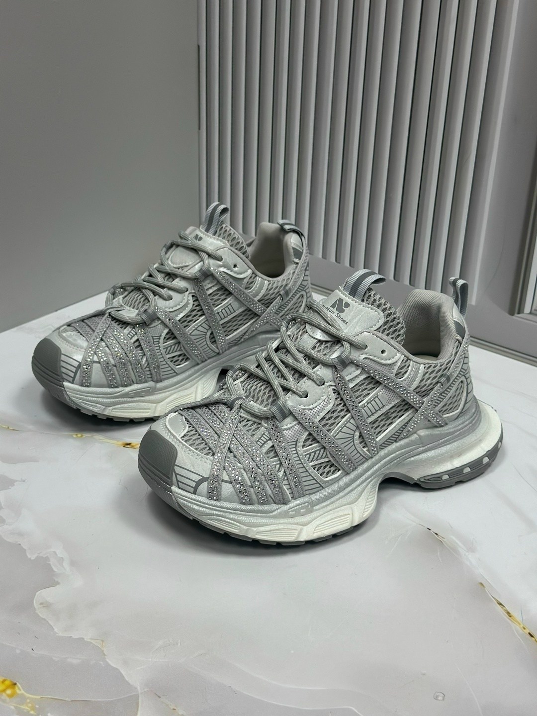 кроссовки на высокой подошве balenciaga,кроссовки balenciaga,женские кроссовки balenciaga runner серебристые,кроссовки легкие универсальные balenciaga,кроссовки мужской женский balenciaga размер 39