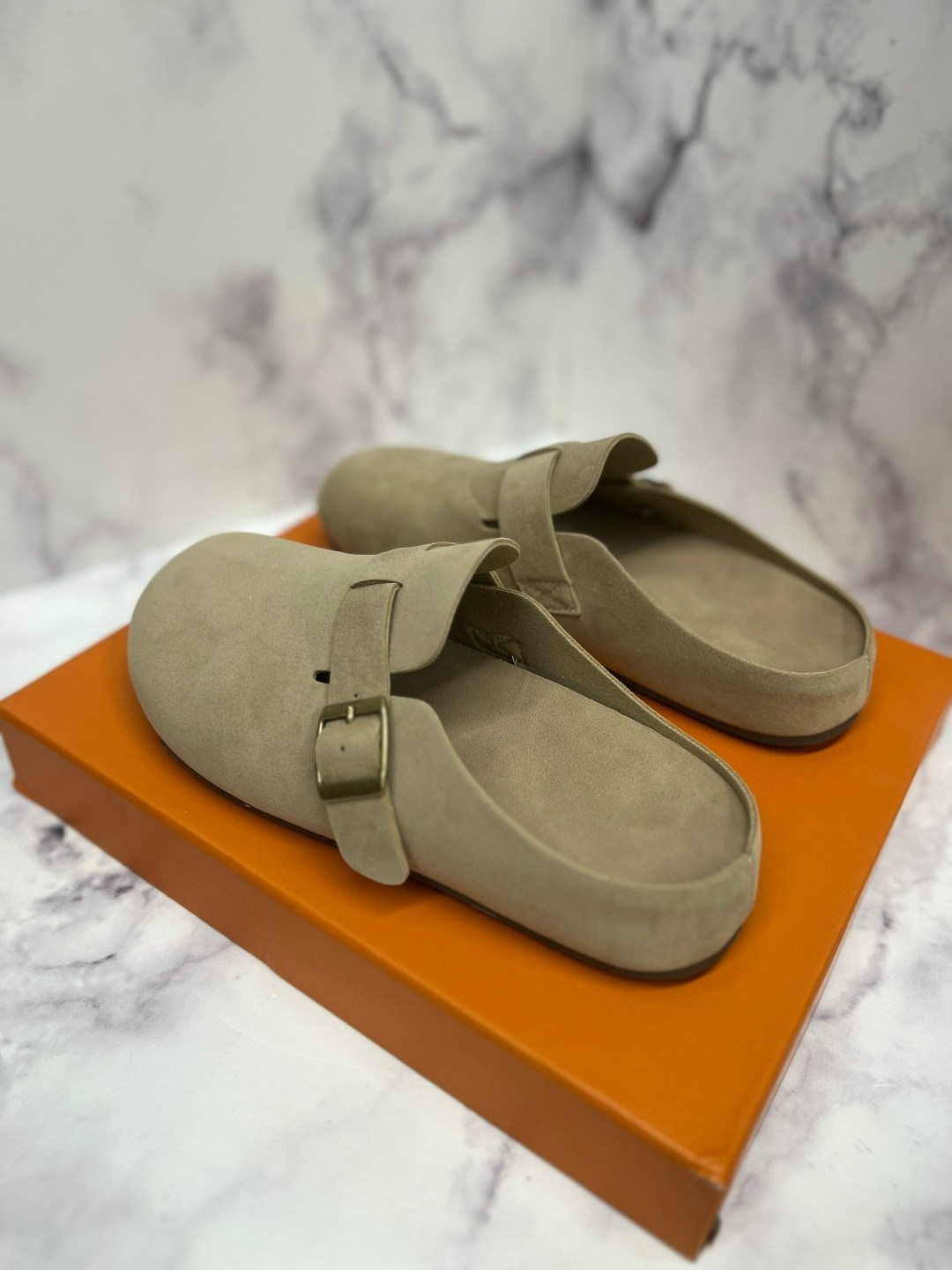 ,замшевые шлепанцы hermes,замшевые сабо hermes,модные шлепанцы,женские шлепанцы