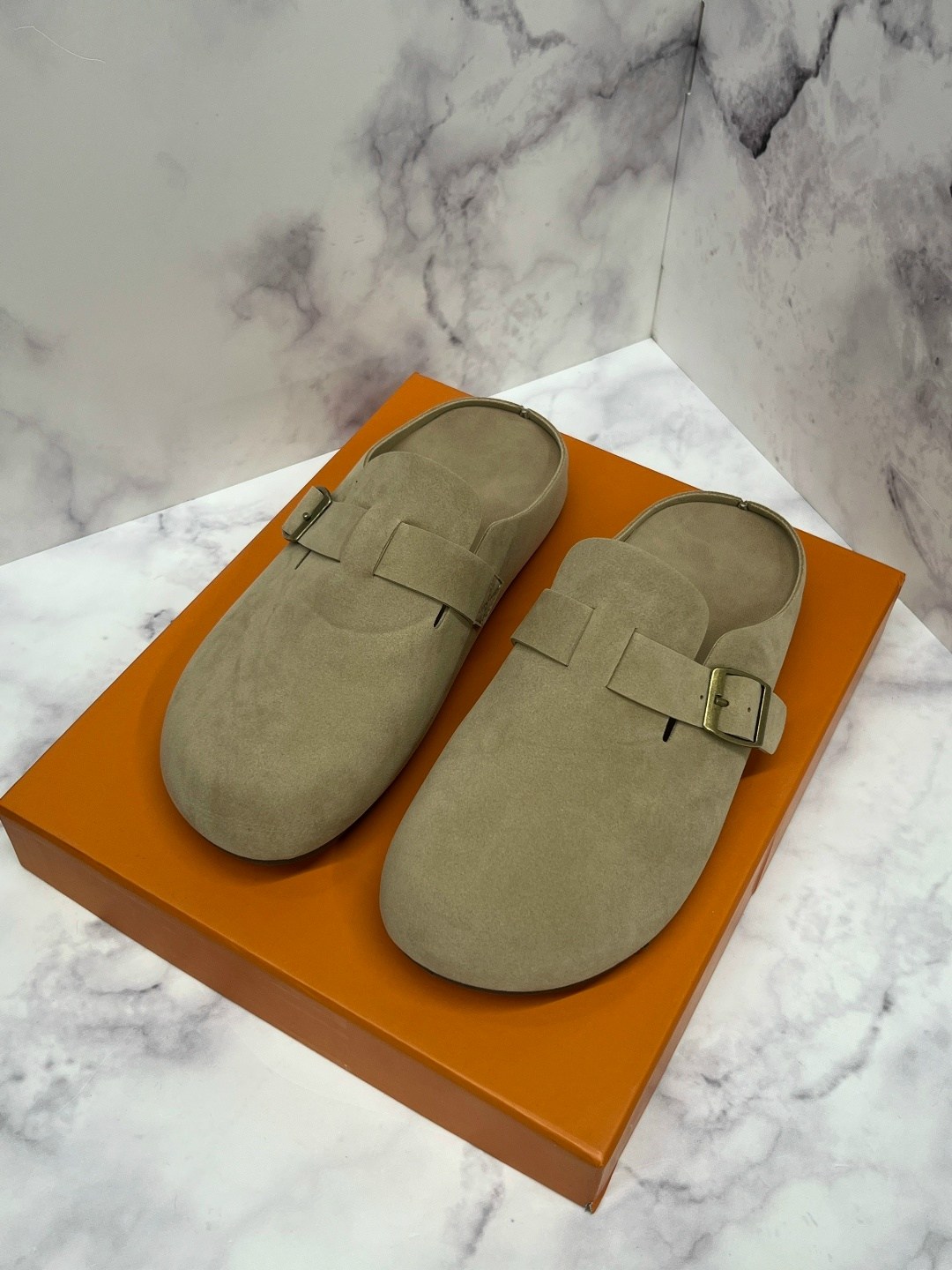 ,замшевые шлепанцы hermes,замшевые сабо hermes,модные шлепанцы,женские шлепанцы