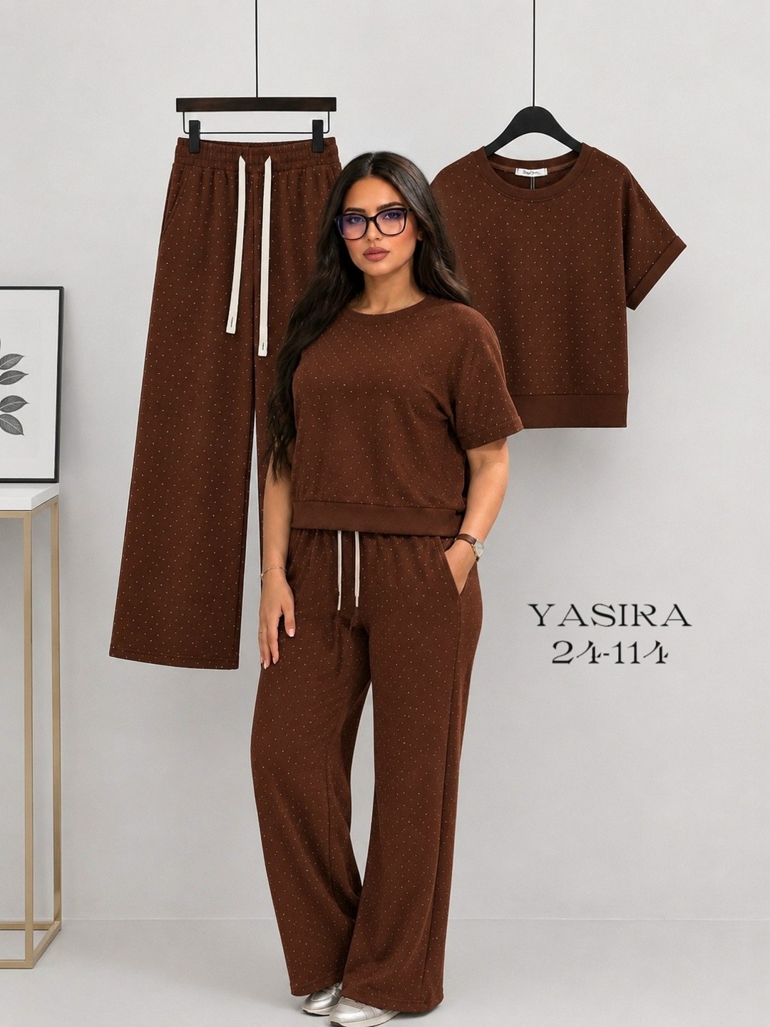 женский костюм,костюм черный футболка и брюки со стразами monobrend-balenciiaga,костюм новогодний блестящий с брюками палаццо и люрексом nam&ka 518141278,костюм из качественного материала с люрексом и