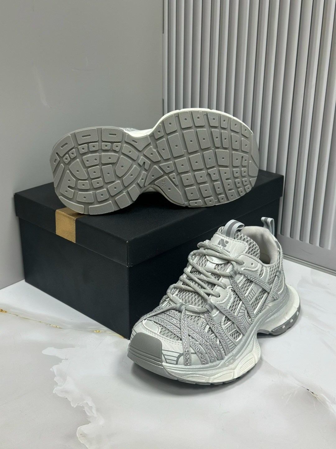 кроссовки на высокой подошве balenciaga,кроссовки balenciaga,женские кроссовки balenciaga runner серебристые,кроссовки легкие универсальные balenciaga,кроссовки мужской женский balenciaga размер 39