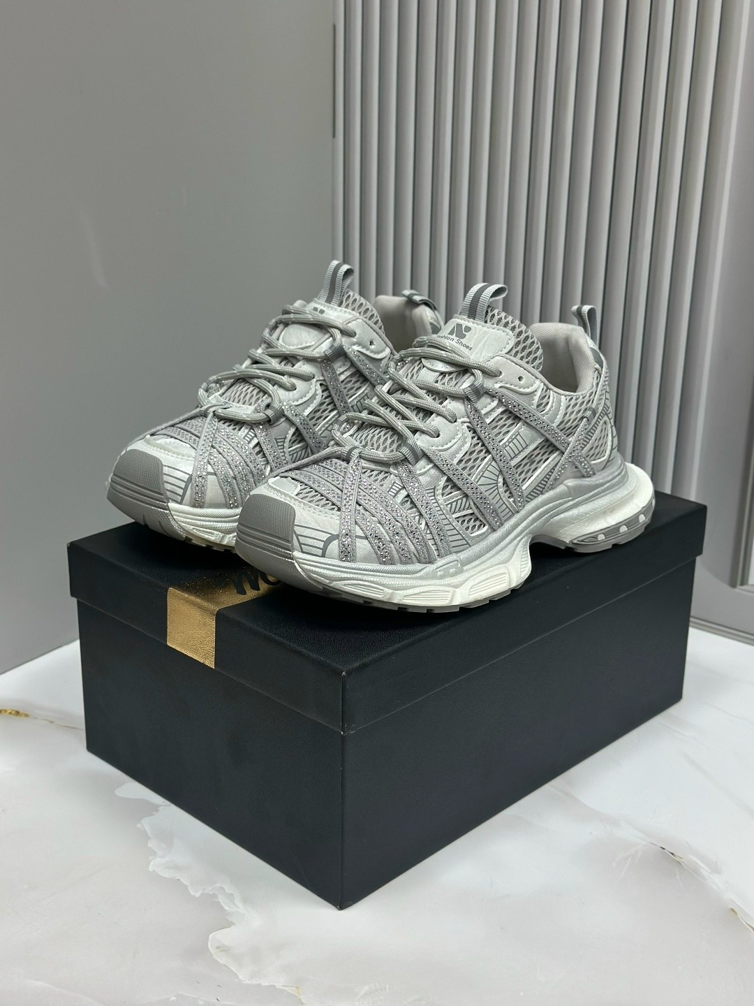 кроссовки на высокой подошве balenciaga,кроссовки balenciaga,женские кроссовки balenciaga runner серебристые,кроссовки легкие универсальные balenciaga,кроссовки мужской женский balenciaga размер 39