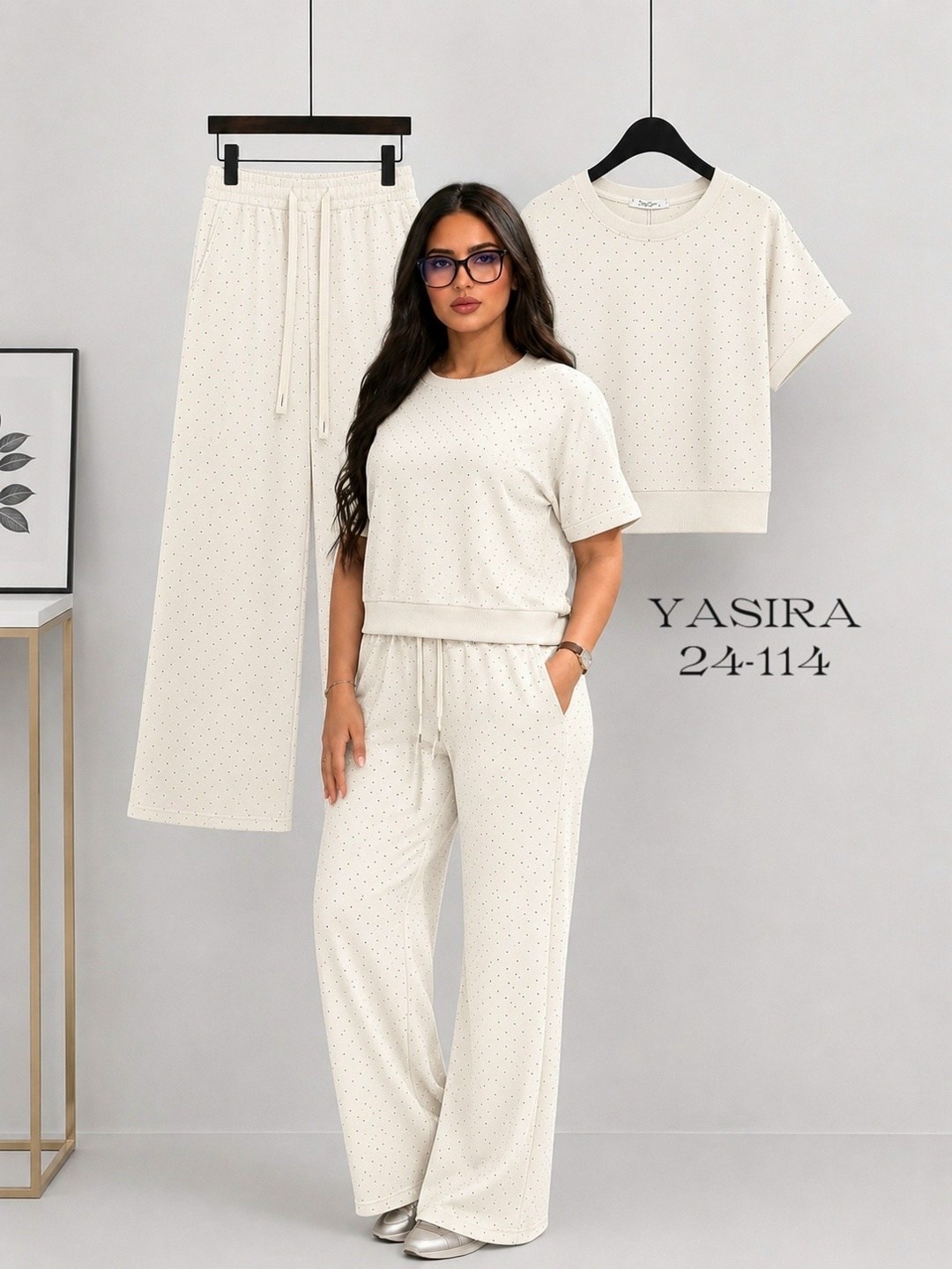 женский костюм,костюм черный футболка и брюки со стразами monobrend-balenciiaga,костюм новогодний блестящий с брюками палаццо и люрексом nam&ka 518141278,костюм из качественного материала с люрексом и