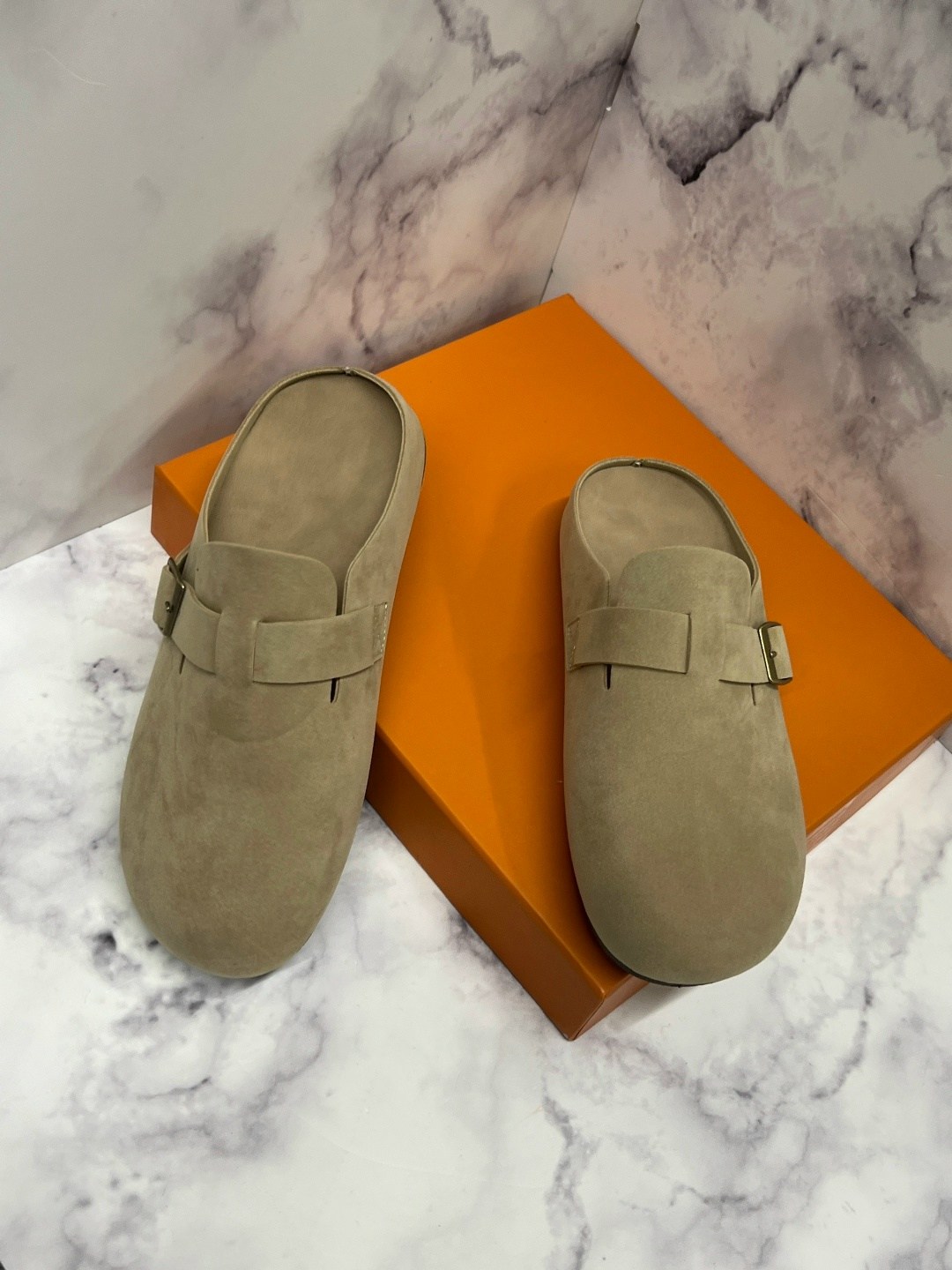 ,замшевые шлепанцы hermes,замшевые сабо hermes,модные шлепанцы,женские шлепанцы