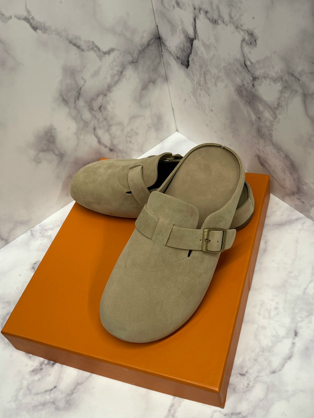,замшевые шлепанцы hermes,замшевые сабо hermes,модные шлепанцы,женские шлепанцы
