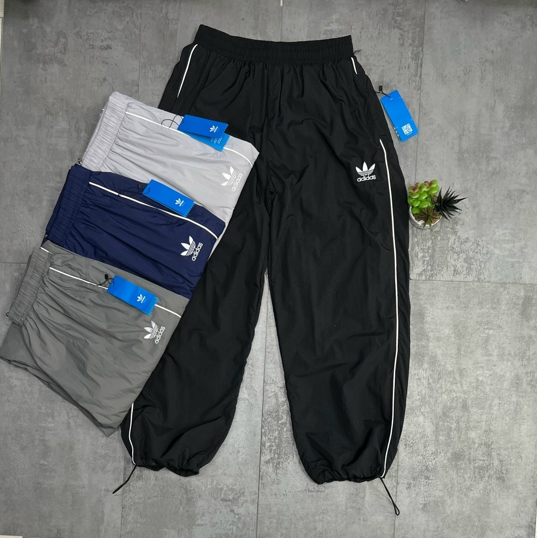 спортивные брюки adidas originals tracksuit pant черный,спортивные штаны adidas,брюки спортивные adidas originals sst tp,штаны y2k opium balenciaga x adidas широкие,adidas штаны premium track черный