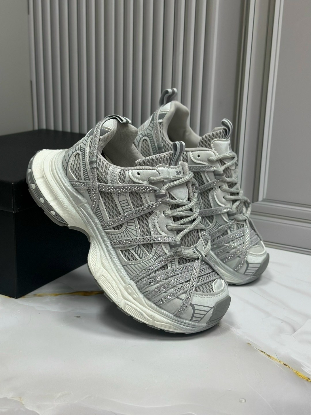кроссовки на высокой подошве balenciaga,кроссовки balenciaga,женские кроссовки balenciaga runner серебристые,кроссовки легкие универсальные balenciaga,кроссовки мужской женский balenciaga размер 39