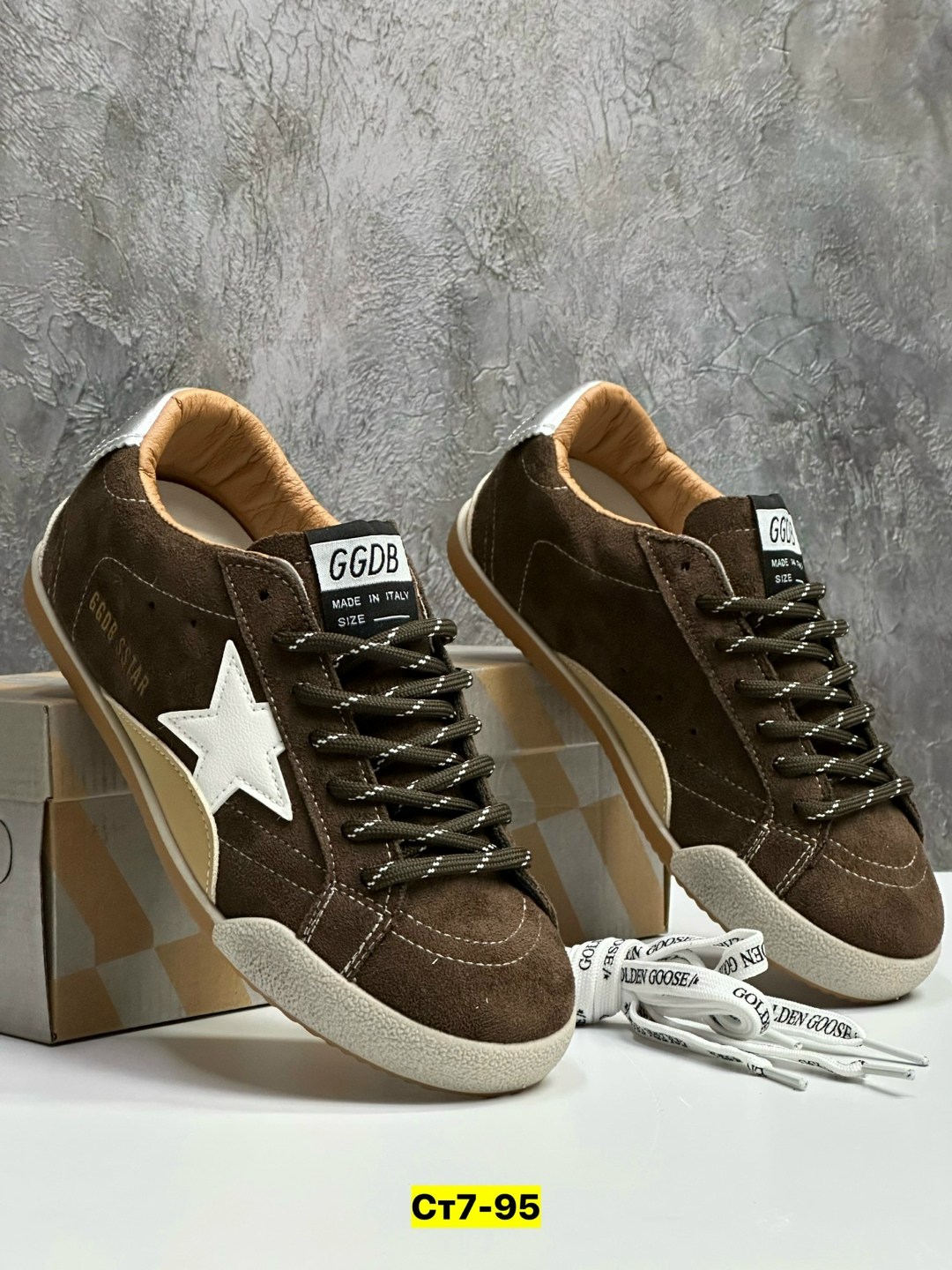 golden goose кроссовки super-star коричневый,golden goose кроссовки ball star коричневый,мужские замшевые низкие кроссовки с вышитыми звездами superstar golden goose коричневый,коричневые кроссовки ba