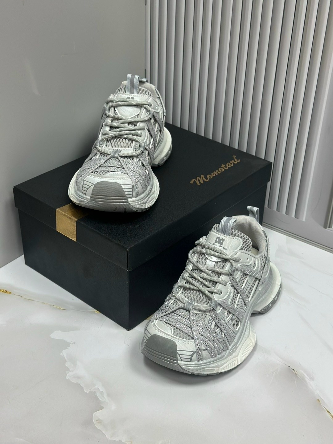 кроссовки на высокой подошве balenciaga,кроссовки balenciaga,женские кроссовки balenciaga runner серебристые,кроссовки легкие универсальные balenciaga,кроссовки мужской женский balenciaga размер 39