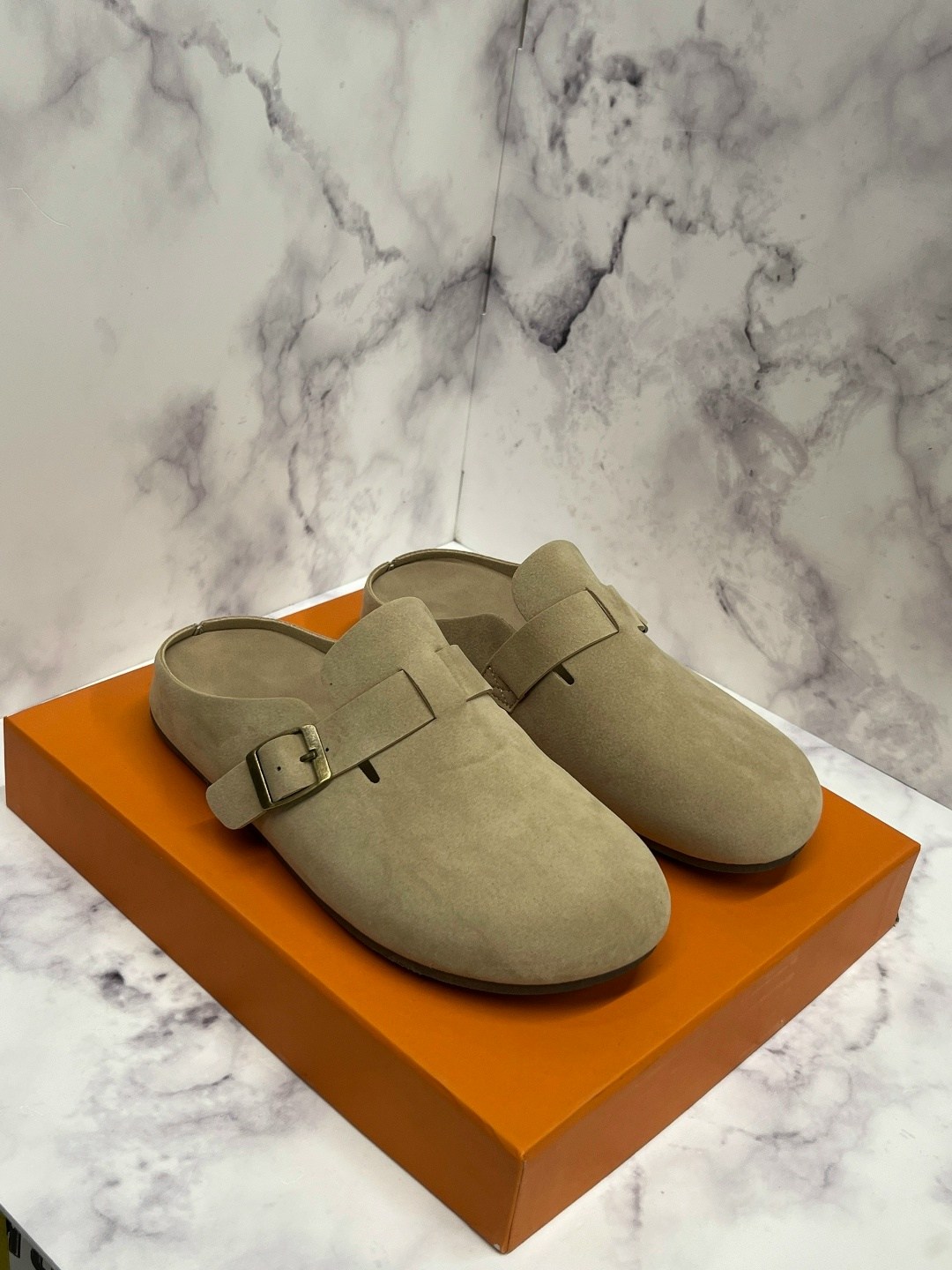 ,замшевые шлепанцы hermes,замшевые сабо hermes,модные шлепанцы,женские шлепанцы