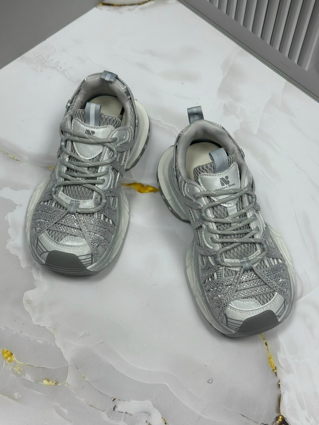 кроссовки на высокой подошве balenciaga,кроссовки balenciaga,женские кроссовки balenciaga runner серебристые,кроссовки легкие универсальные balenciaga,кроссовки мужской женский balenciaga размер 39
