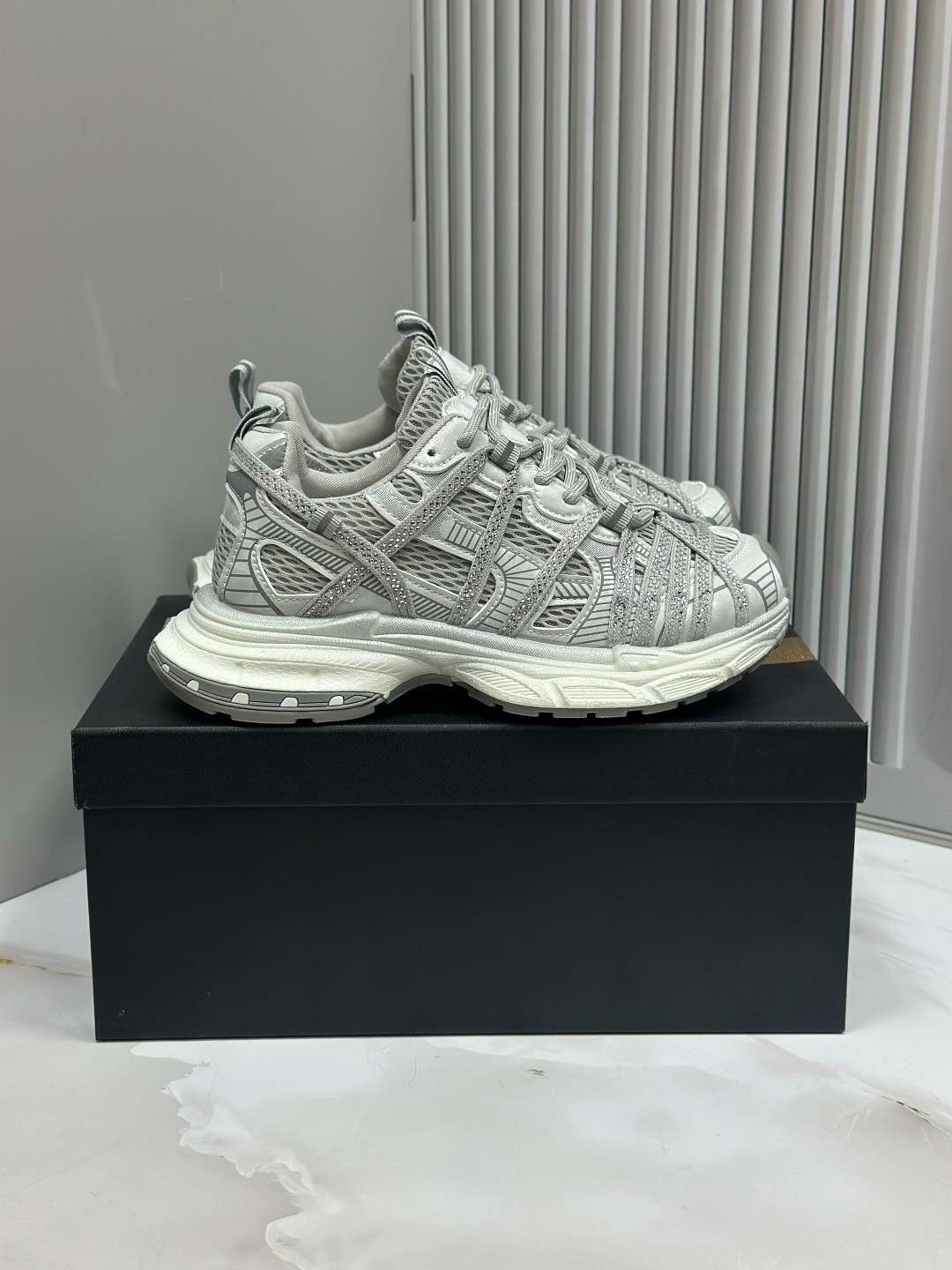 кроссовки на высокой подошве balenciaga,кроссовки balenciaga,женские кроссовки balenciaga runner серебристые,кроссовки легкие универсальные balenciaga,кроссовки мужской женский balenciaga размер 39