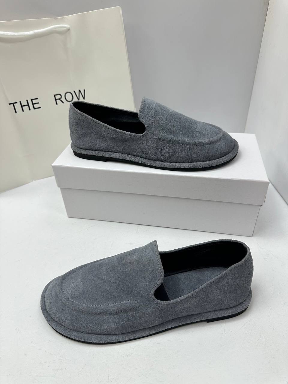 ,слипоны из натуральной замши the row,лоферы замшевый,лоферы loro piana,лоферы the row