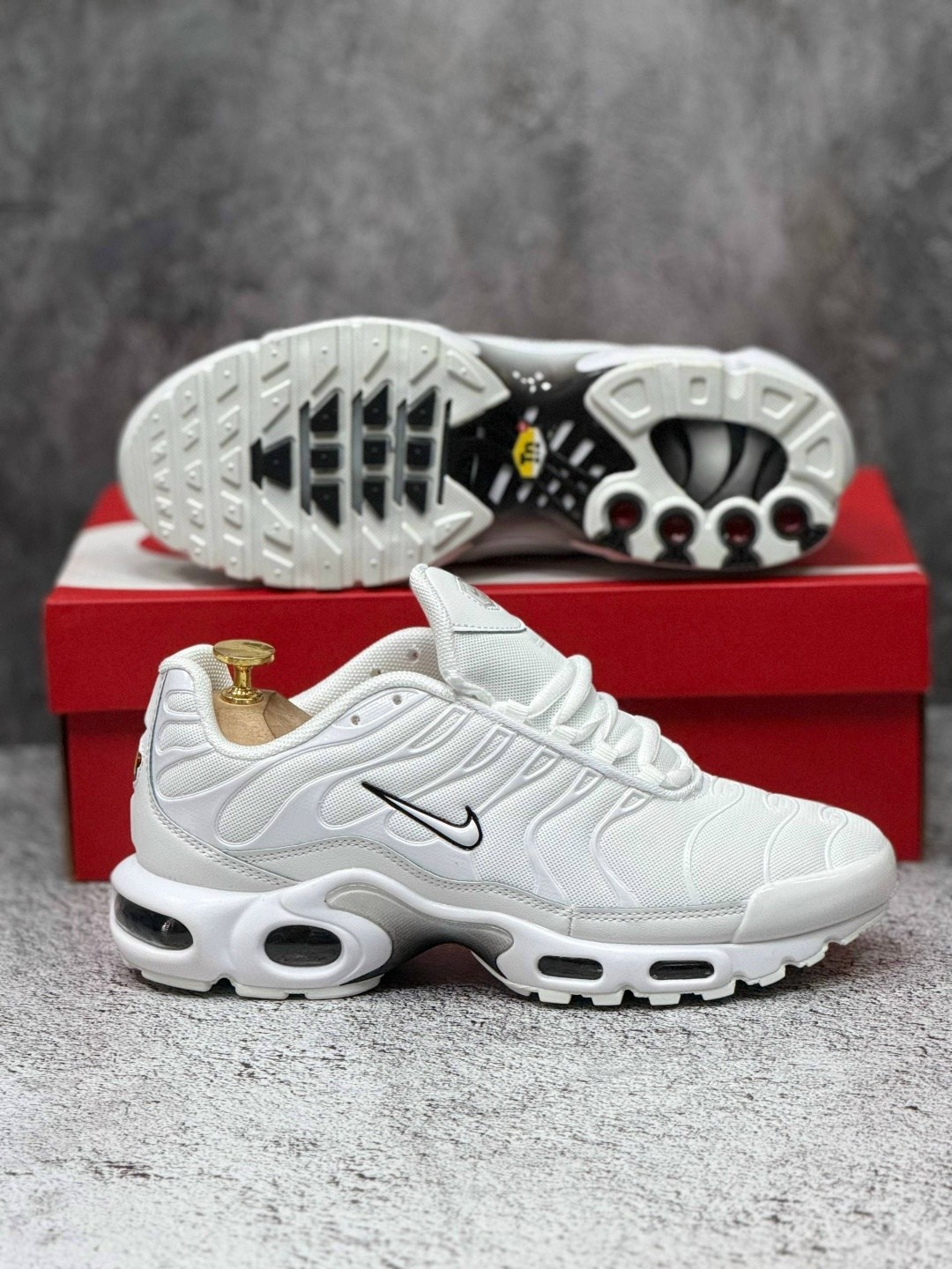кроссовки nike air max tn plus,nike air max plus tn мужские кроссовки белые,мужские кроссовки nike air max tn plus,кроссовки мужские nike air max plus,nike air max plus tn white
