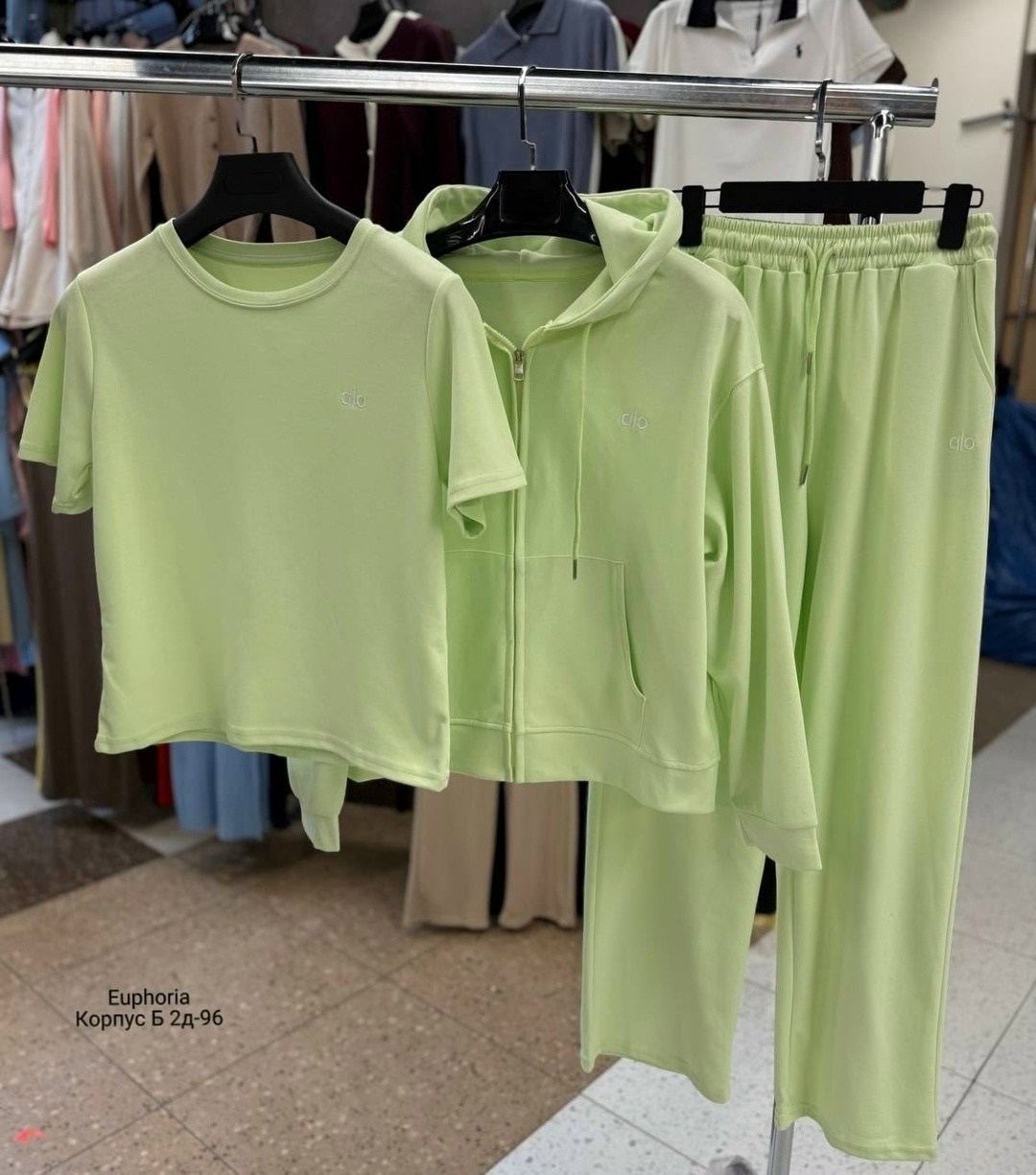 спортивный костюм с брюками на кулиске olli suits,спортивный костюм,женский костюм,велюровый костюм,брючный костюм