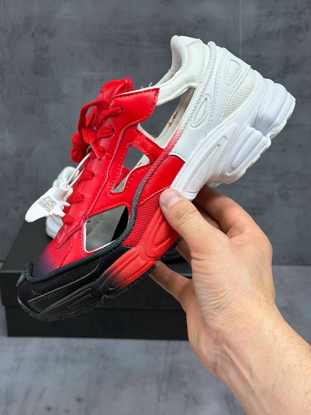 adidas raf simons ozweego,адидас раф симонс репликант,adidas x raf simons ozweego replicant,adidas raf simons x ozweego replicant red halo blue,кроссовки rs replicant ozweego adidas originals цвет кра