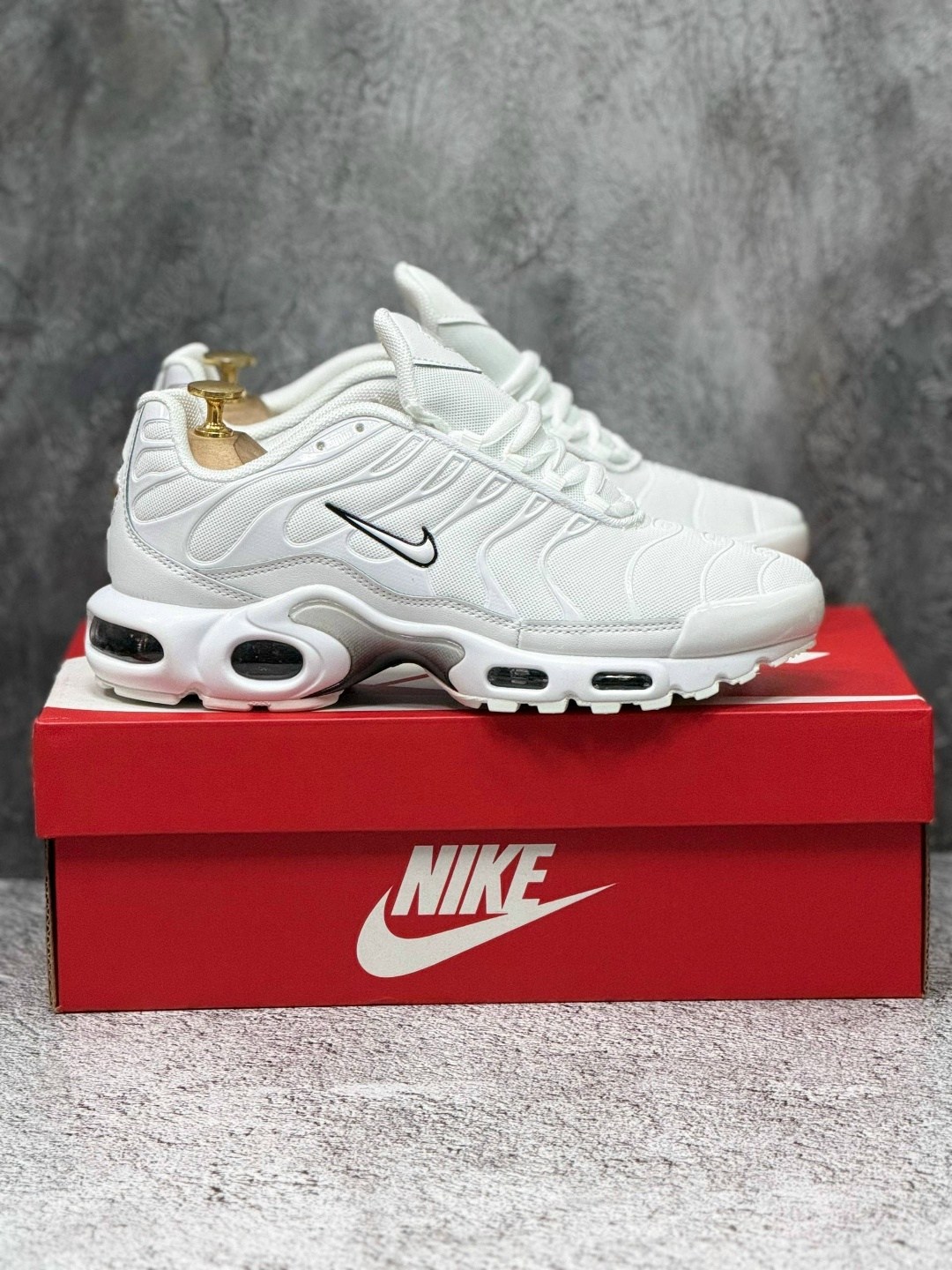 кроссовки nike air max tn plus,nike air max plus tn мужские кроссовки белые,мужские кроссовки nike air max tn plus,кроссовки мужские nike air max plus,nike air max plus tn white