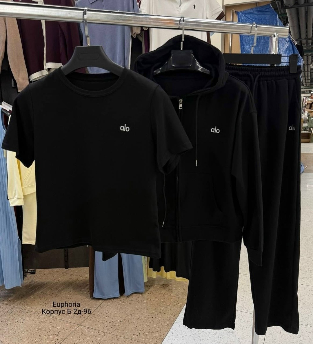 спортивный костюм с брюками на кулиске olli suits,спортивный костюм,женский костюм,велюровый костюм,брючный костюм
