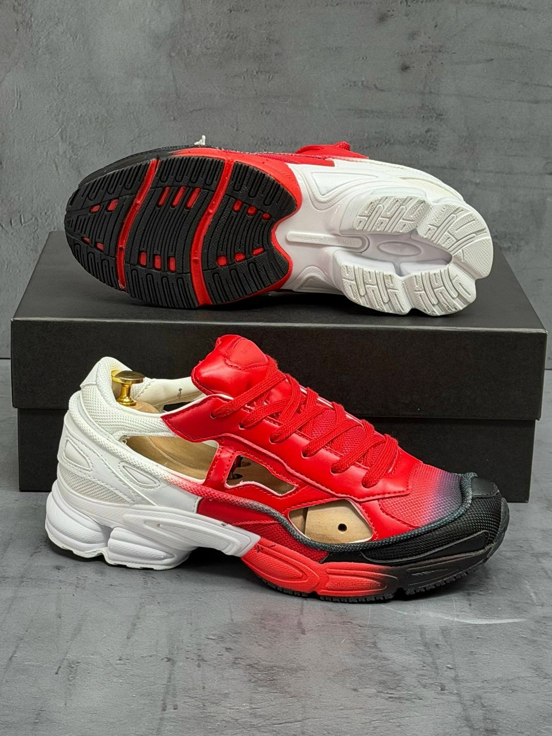 adidas raf simons ozweego,адидас раф симонс репликант,adidas x raf simons ozweego replicant,adidas raf simons x ozweego replicant red halo blue,кроссовки rs replicant ozweego adidas originals цвет кра