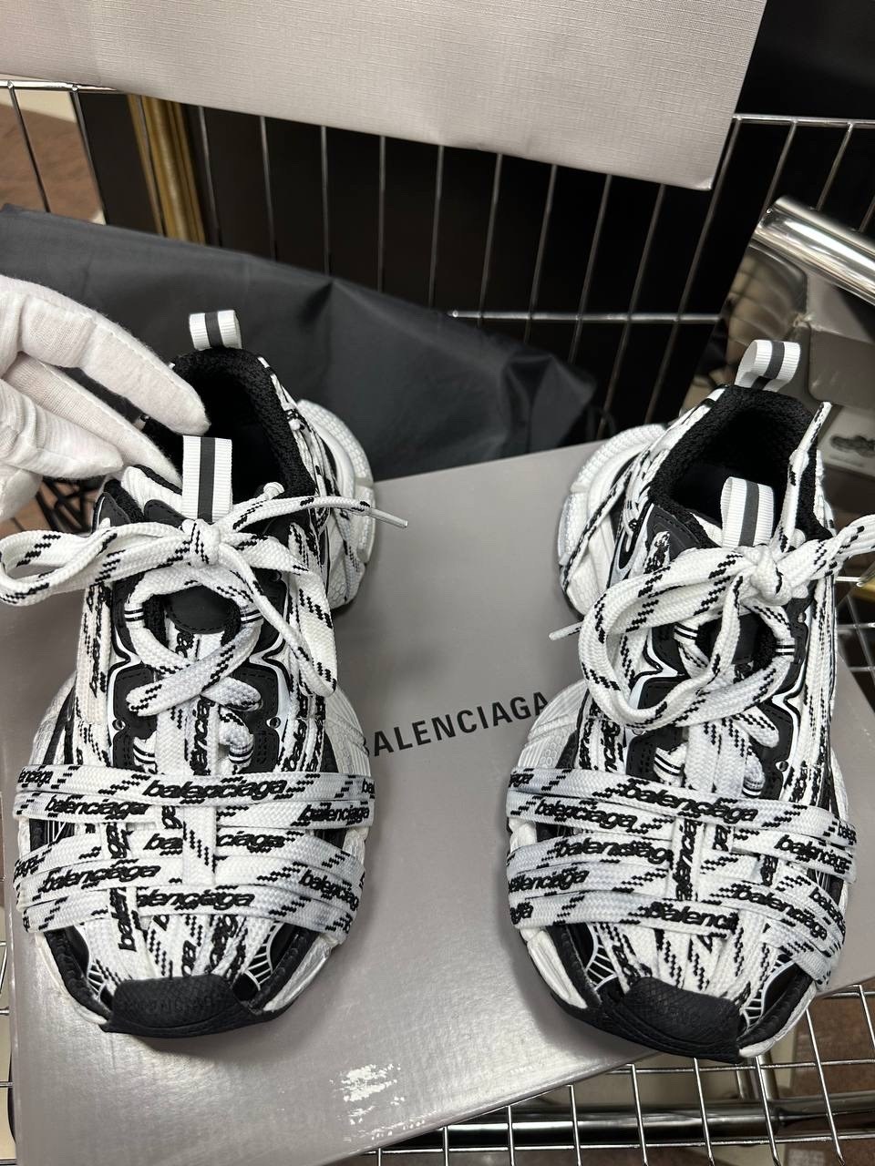 кроссовки balenciaga track sneaker graffiti black white,кроссовки balenciaga,женские кроссовки balenciaga,balenciaga track graffiti print chunky sneakers,кроссовки balenciaga phantom sneaker 3xl
