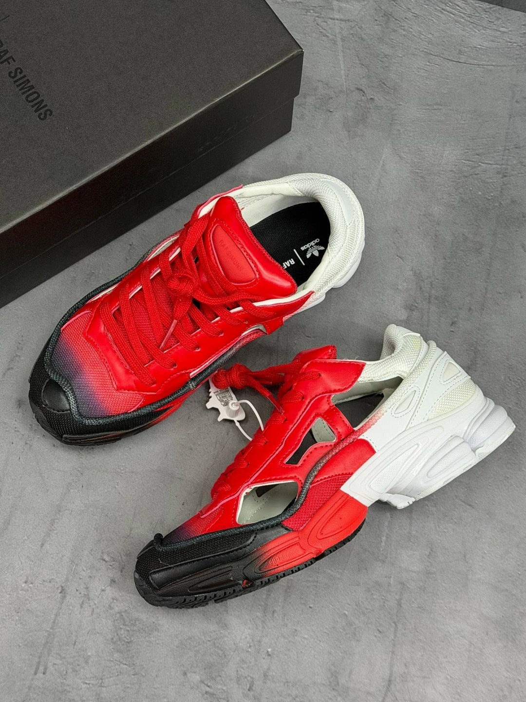 adidas raf simons ozweego,адидас раф симонс репликант,adidas x raf simons ozweego replicant,adidas raf simons x ozweego replicant red halo blue,кроссовки rs replicant ozweego adidas originals цвет кра