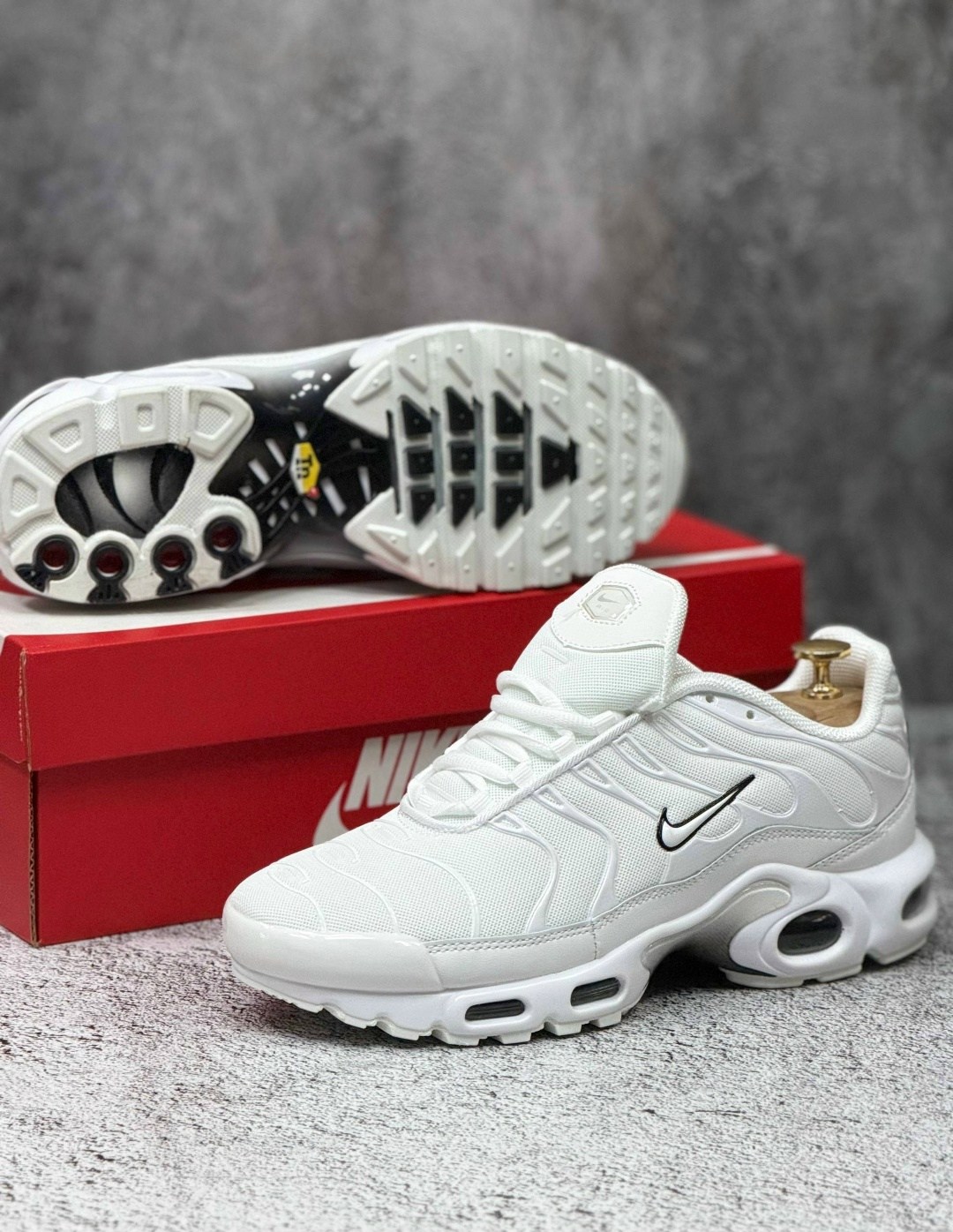кроссовки nike air max tn plus,nike air max plus tn мужские кроссовки белые,мужские кроссовки nike air max tn plus,кроссовки мужские nike air max plus,nike air max plus tn white