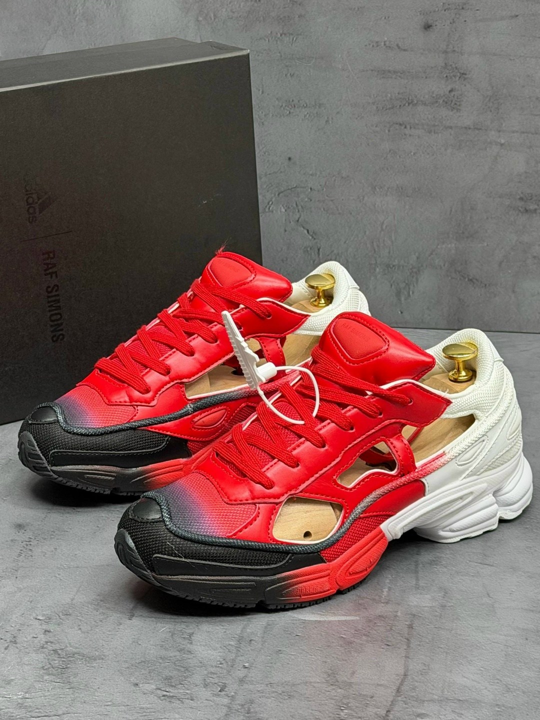 adidas raf simons ozweego,адидас раф симонс репликант,adidas x raf simons ozweego replicant,adidas raf simons x ozweego replicant red halo blue,кроссовки rs replicant ozweego adidas originals цвет кра